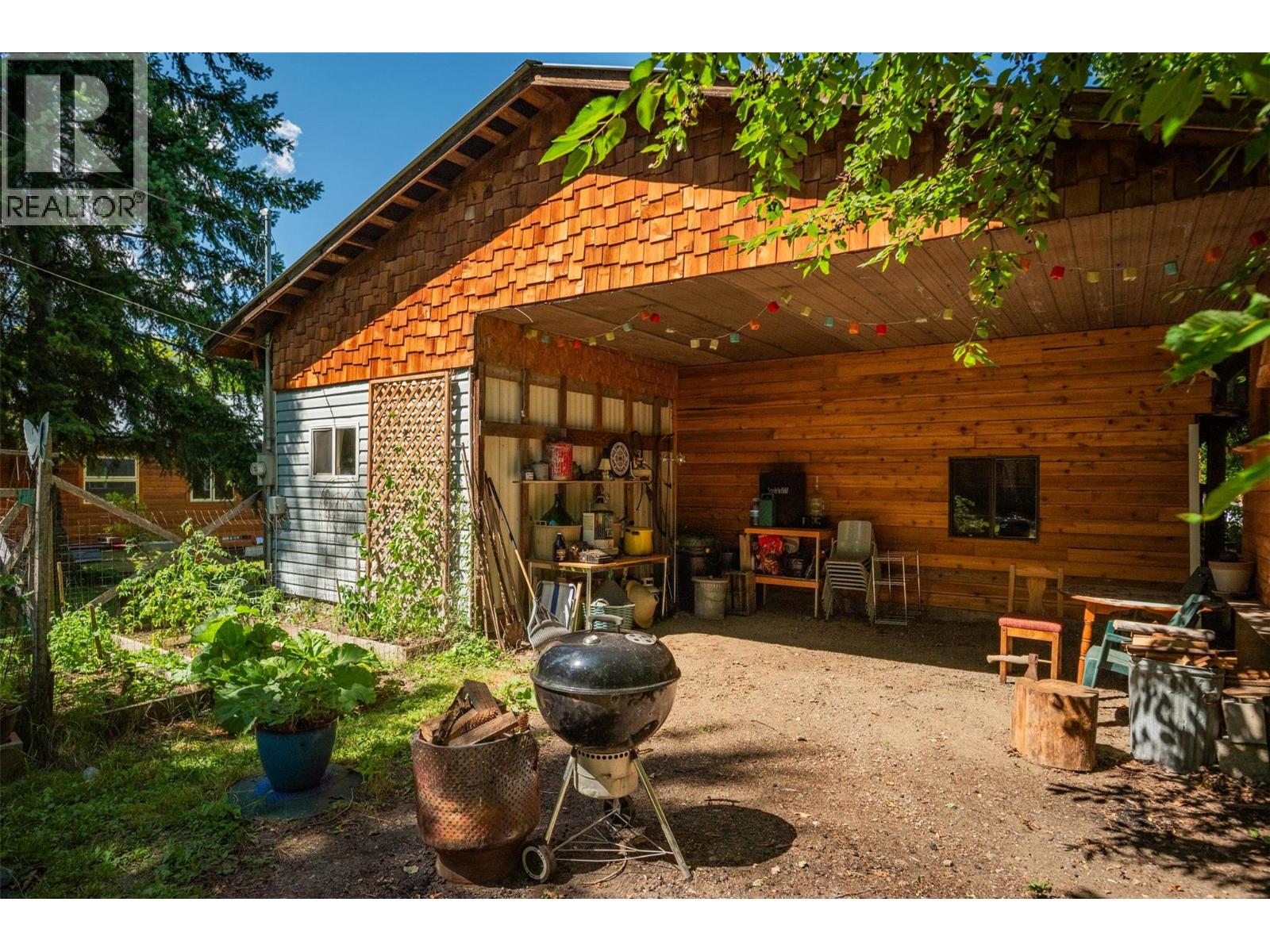 711 9th Avenue, New Denver, British Columbia  V0G 1S0 - Photo 11 - 10358216