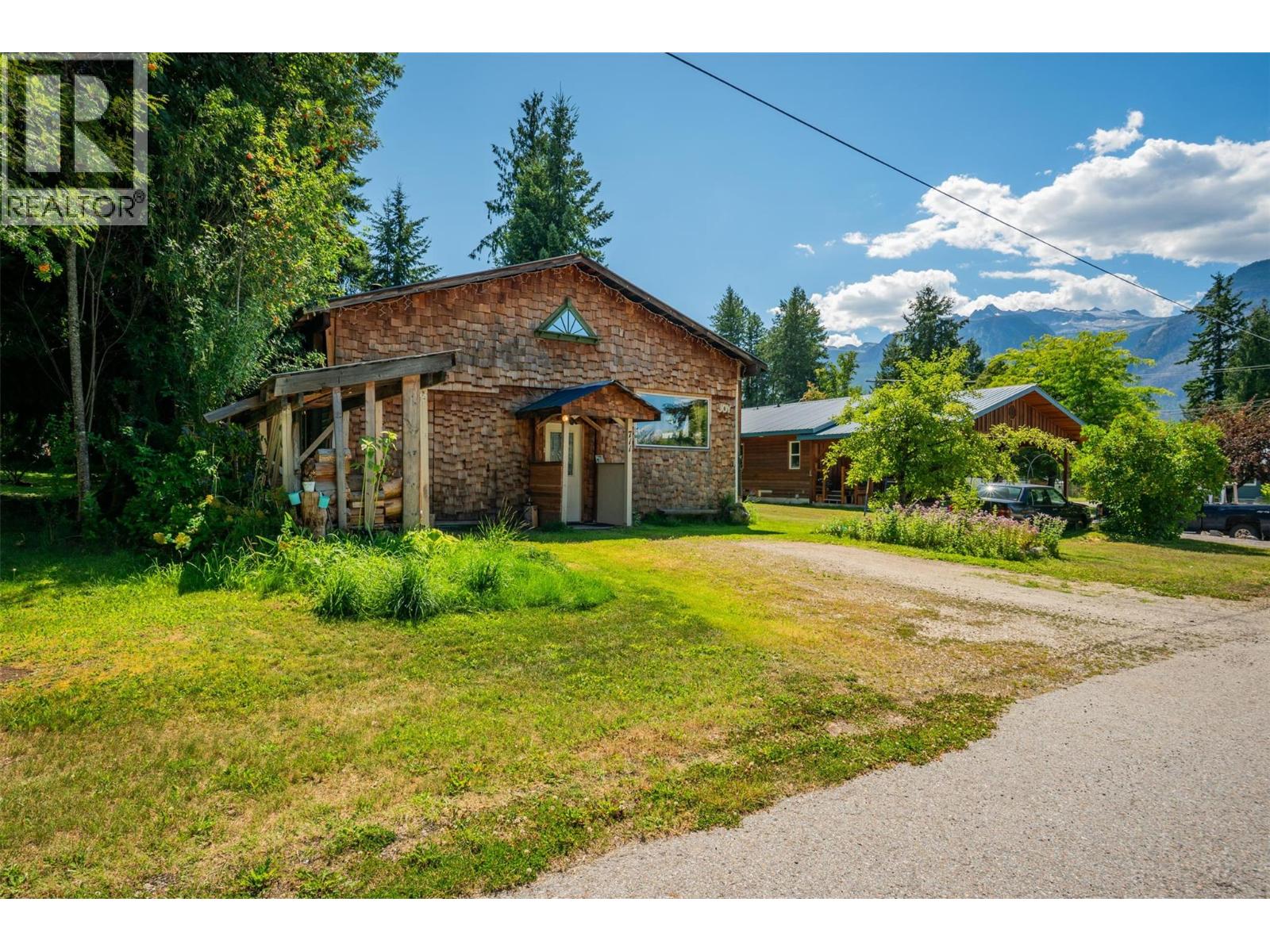 711 9th Avenue, New Denver, British Columbia  V0G 1S0 - Photo 2 - 10358216