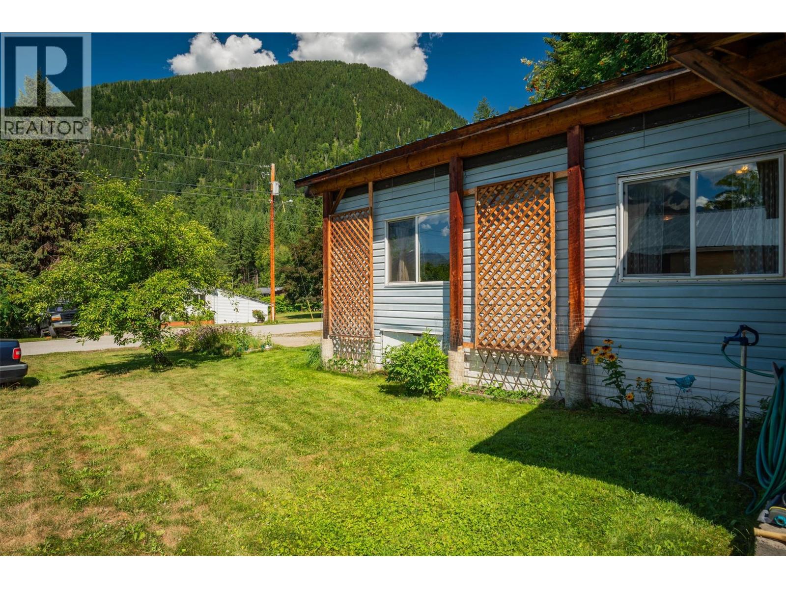 711 9th Avenue, New Denver, British Columbia  V0G 1S0 - Photo 4 - 10358216