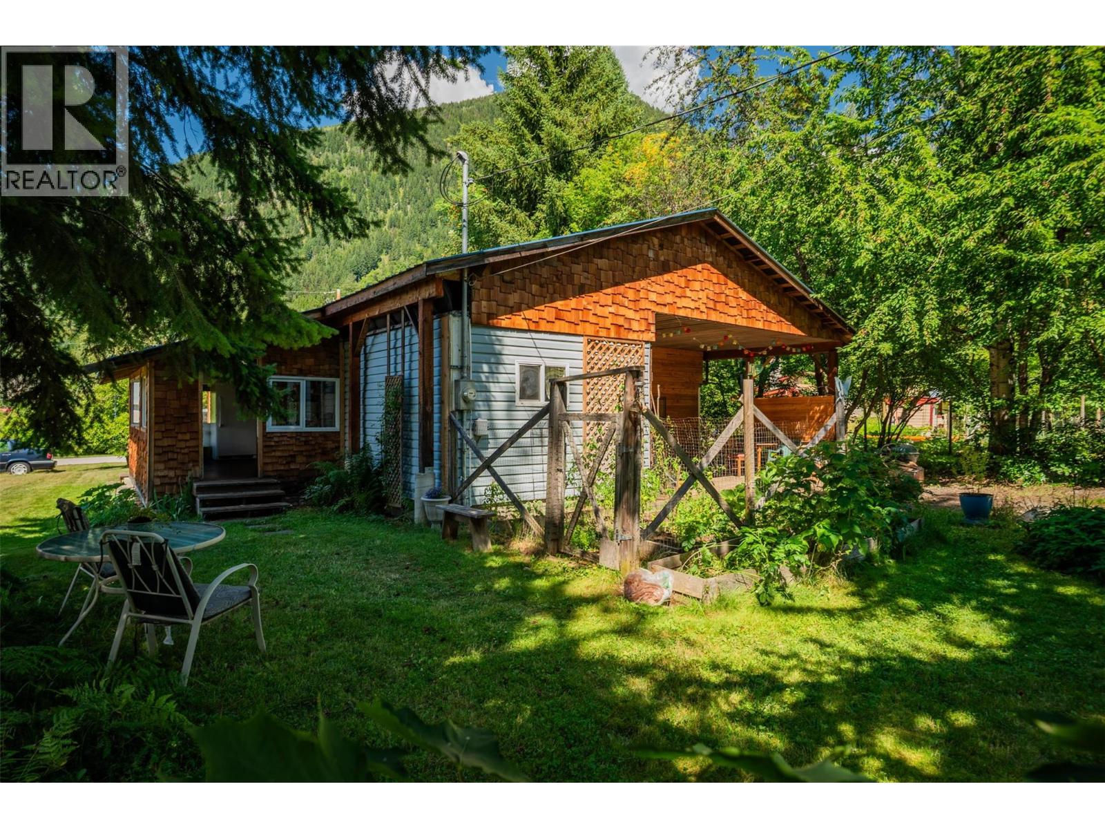 711 9th Avenue, New Denver, British Columbia  V0G 1S0 - Photo 8 - 10358216