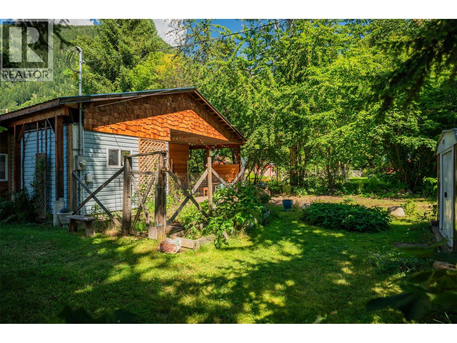 711 9th Avenue, New Denver, British Columbia  V0G 1S0 - Photo 9 - 10358216