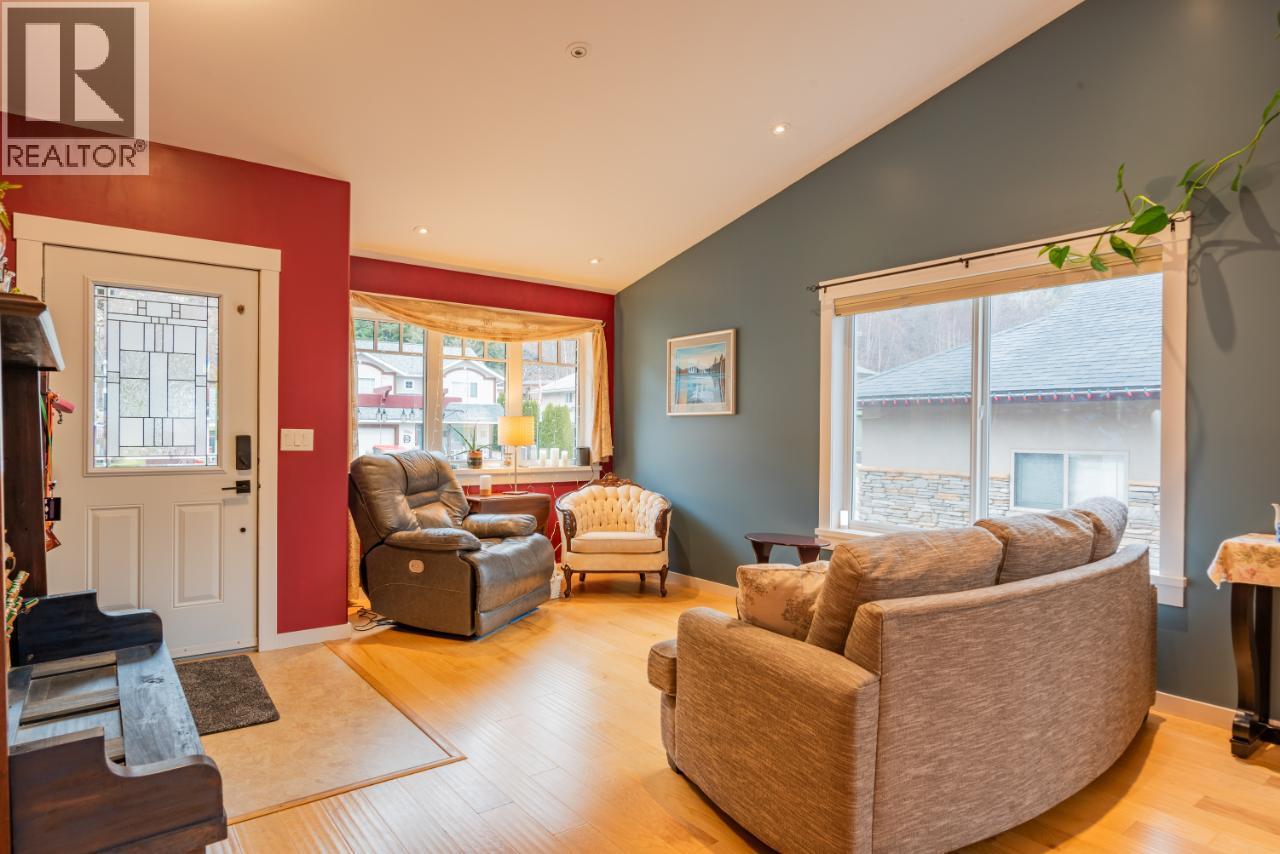 7150 Devito Drive, Trail, British Columbia  V1R 4W2 - Photo 10 - 10358419