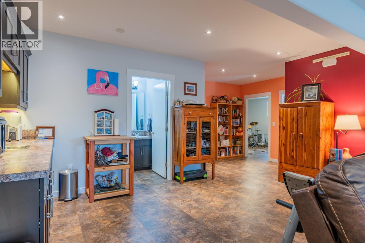 7150 Devito Drive, Trail, British Columbia  V1R 4W2 - Photo 23 - 10358419