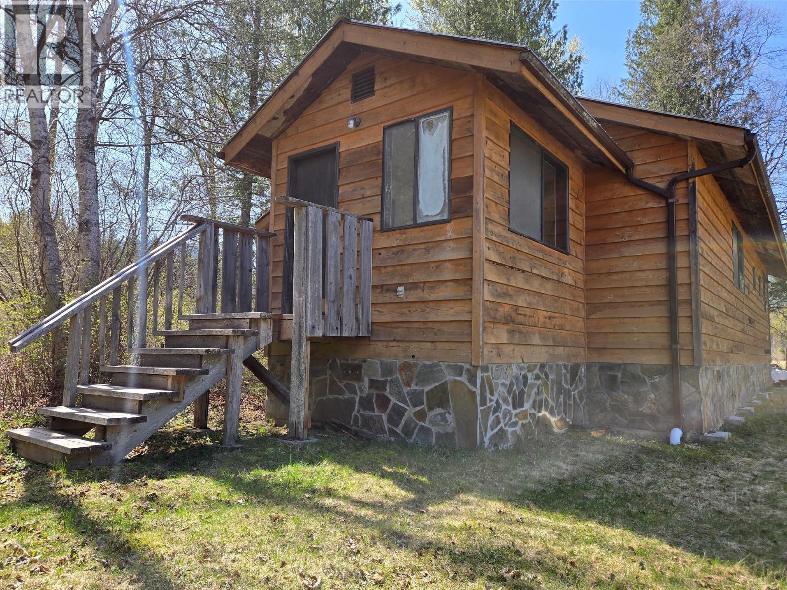 6268 Picard Road, Appledale, British Columbia  V0G 2J0 - Photo 4 - 10358538