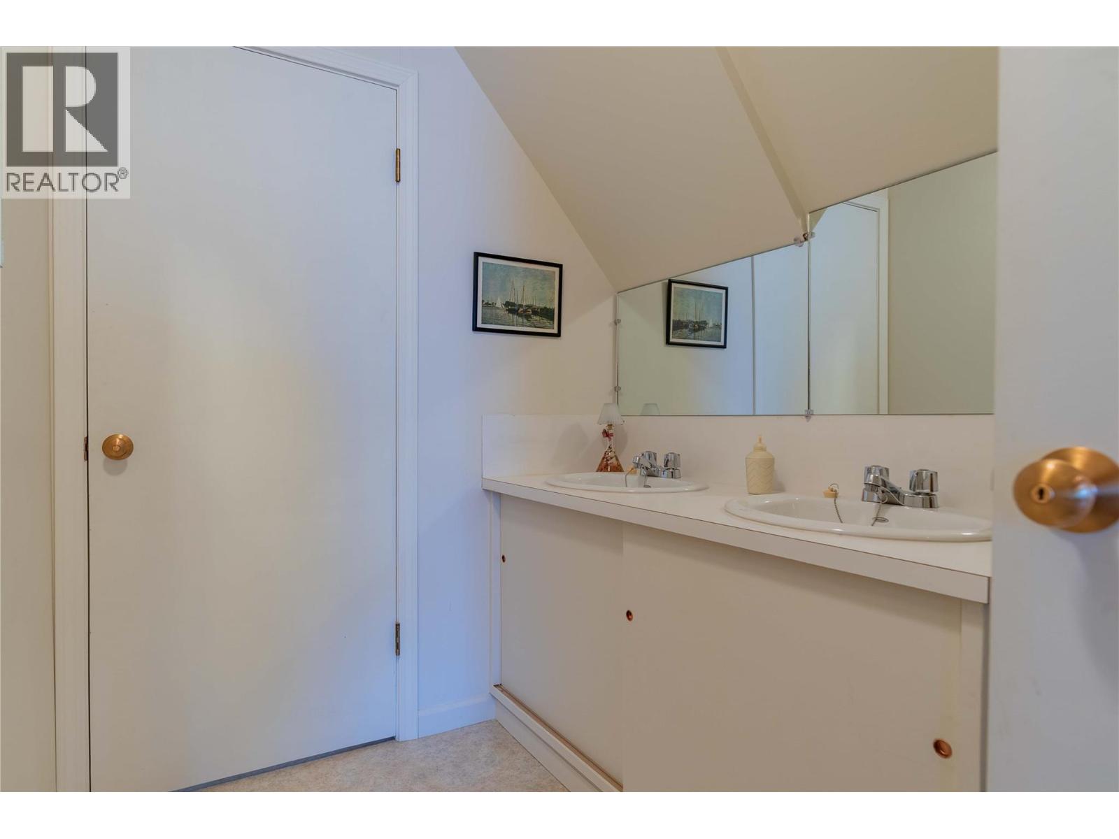 945 Thackeray Street, Warfield, British Columbia  V1R 2C3 - Photo 24 - 10358730