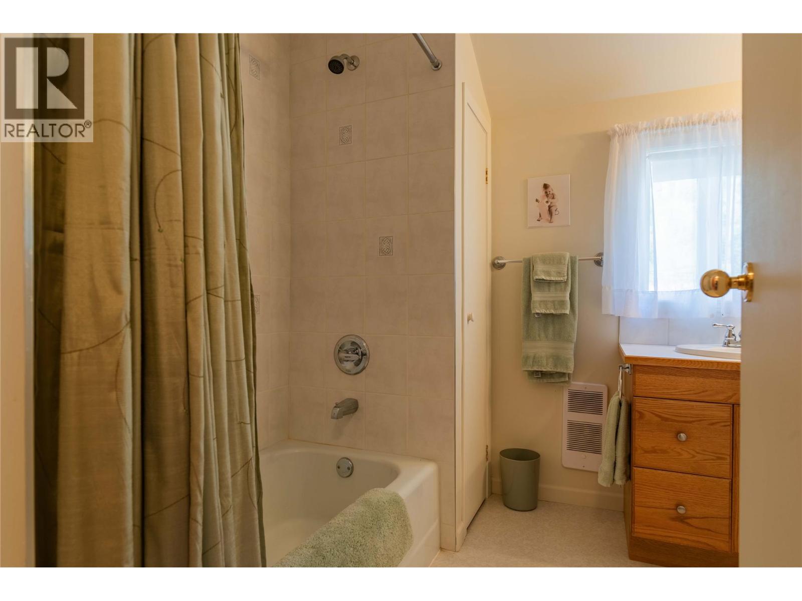 945 Thackeray Street, Warfield, British Columbia  V1R 2C3 - Photo 36 - 10358730
