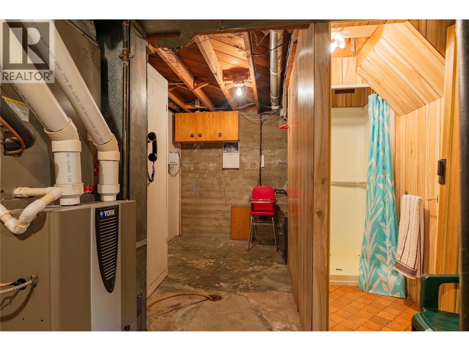 945 Thackeray Street, Warfield, British Columbia  V1R 2C3 - Photo 45 - 10358730