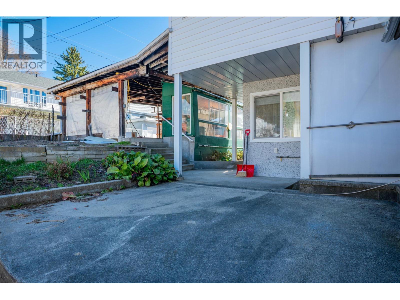 945 Thackeray Street, Warfield, British Columbia  V1R 2C3 - Photo 63 - 10358730