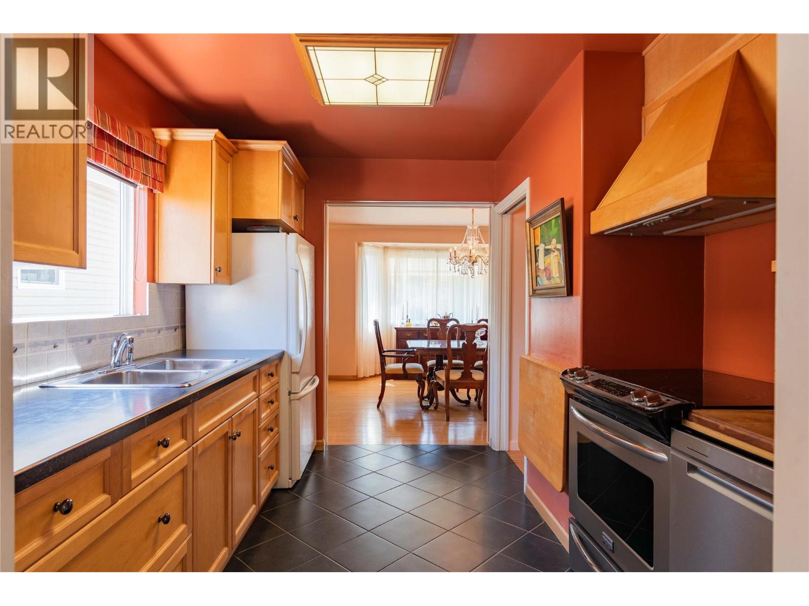 945 Thackeray Street, Warfield, British Columbia  V1R 2C3 - Photo 8 - 10358730