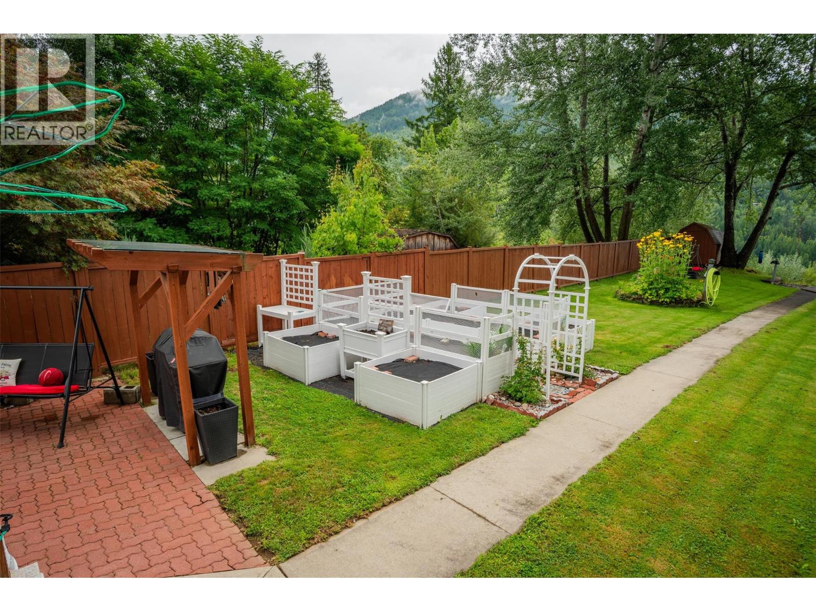 705 8th Avenue, Montrose, British Columbia  V0G 1P0 - Photo 33 - 10358762