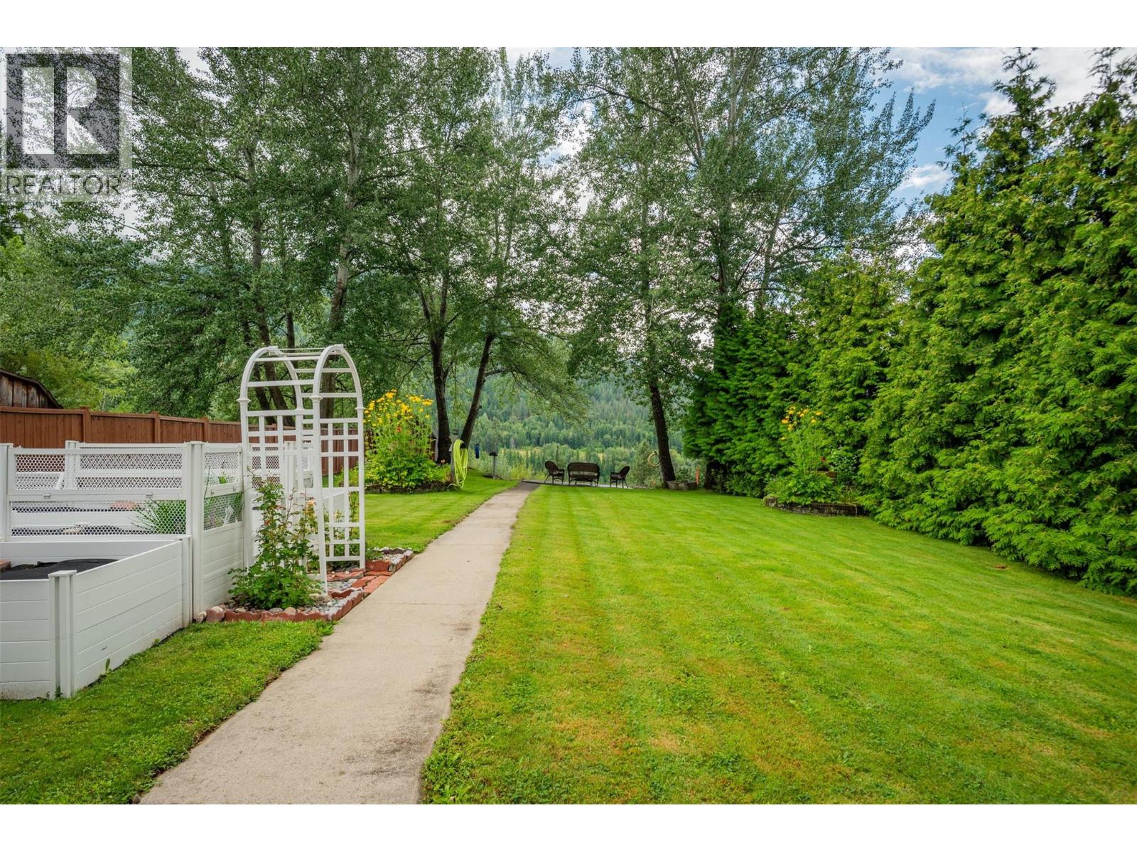705 8th Avenue, Montrose, British Columbia  V0G 1P0 - Photo 34 - 10358762