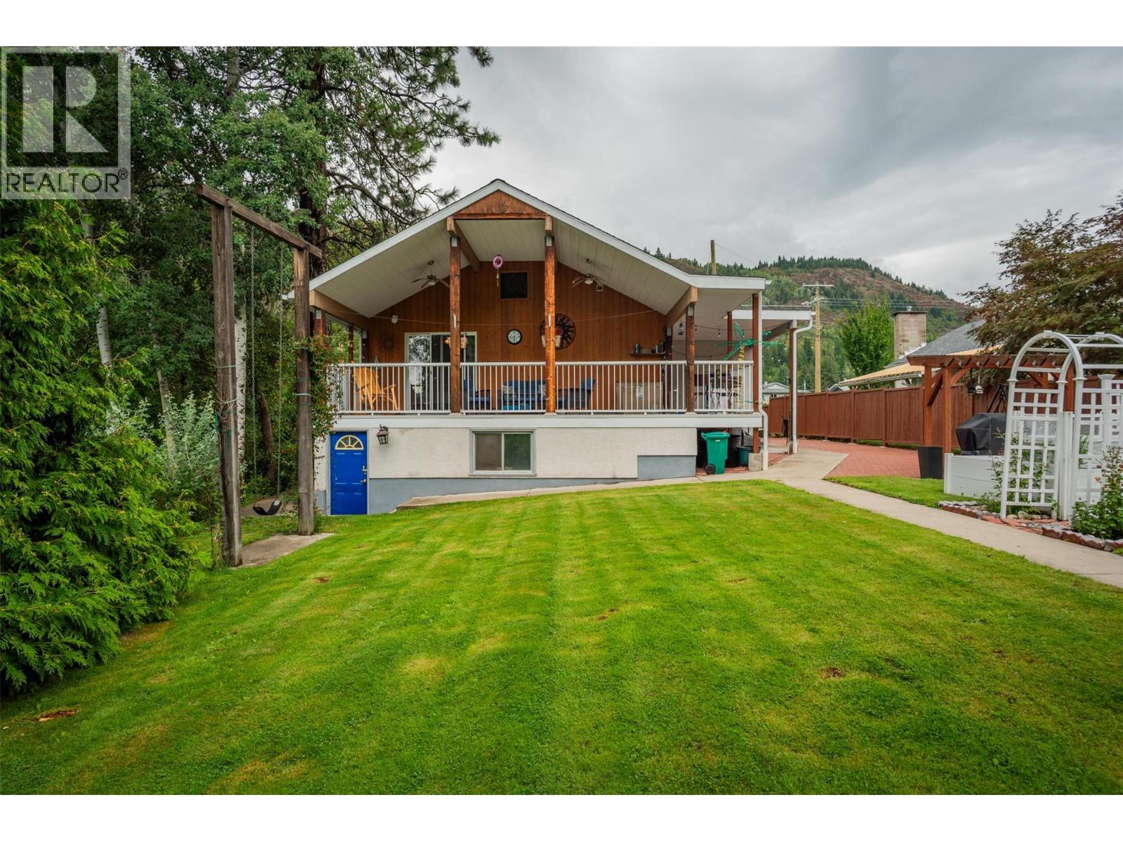 705 8th Avenue, Montrose, British Columbia  V0G 1P0 - Photo 38 - 10358762