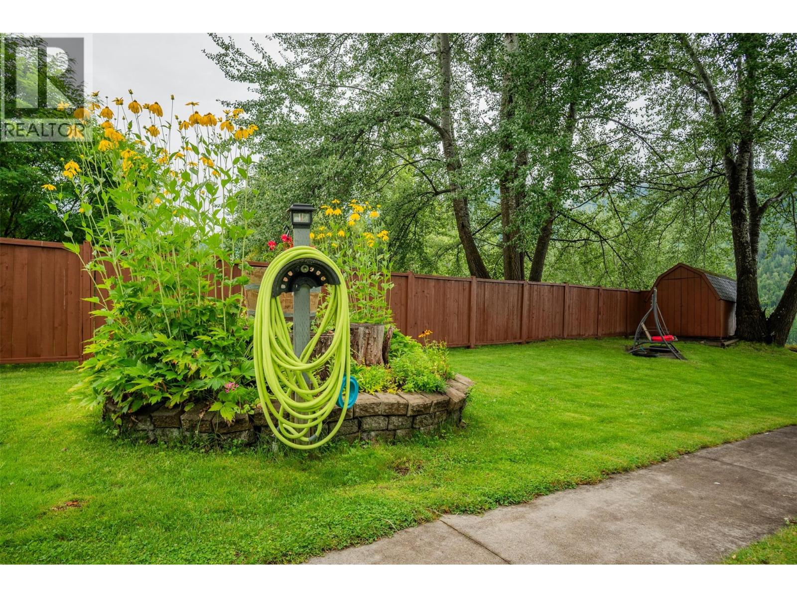 705 8th Avenue, Montrose, British Columbia  V0G 1P0 - Photo 39 - 10358762