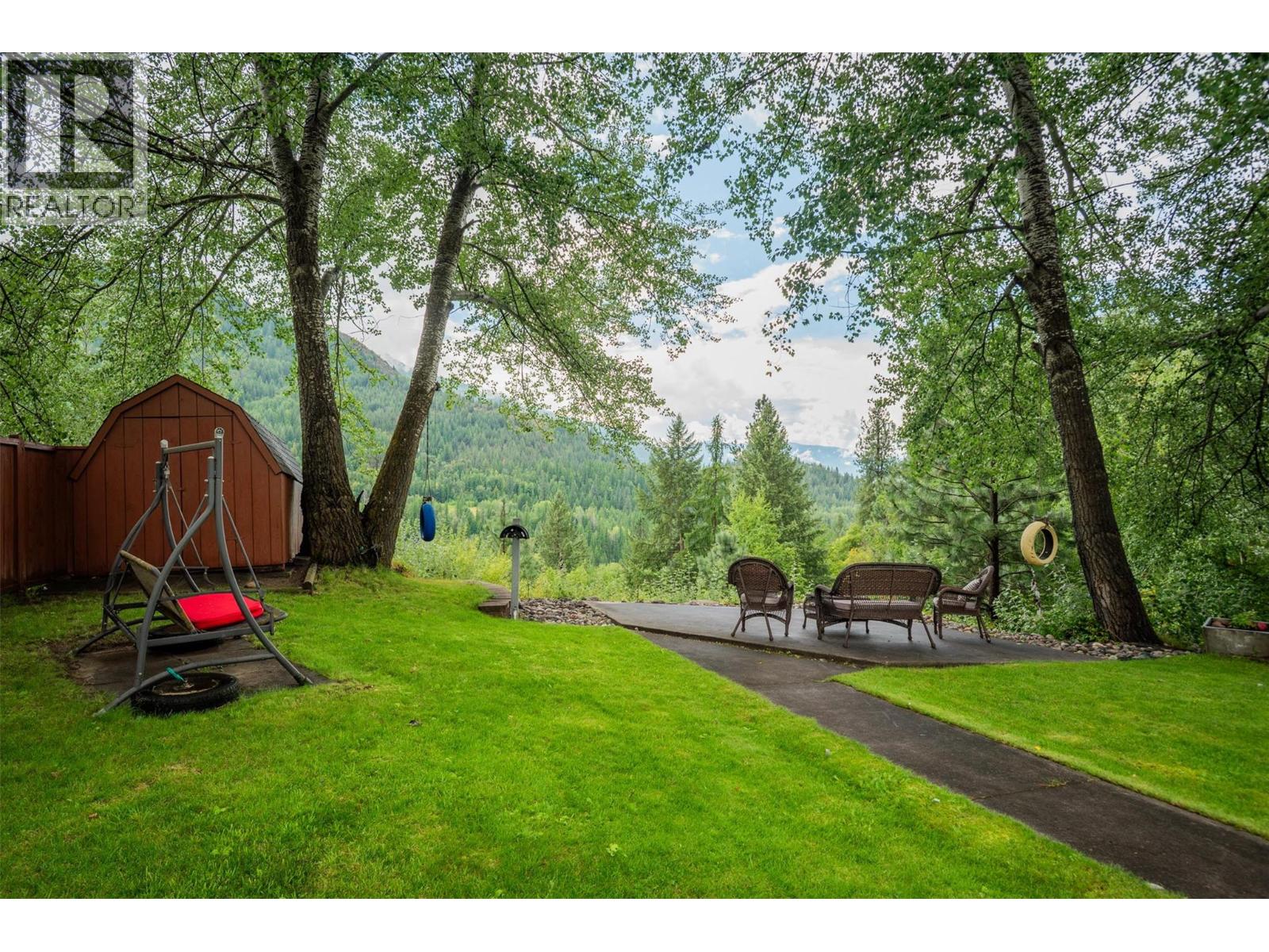 705 8th Avenue, Montrose, British Columbia  V0G 1P0 - Photo 40 - 10358762
