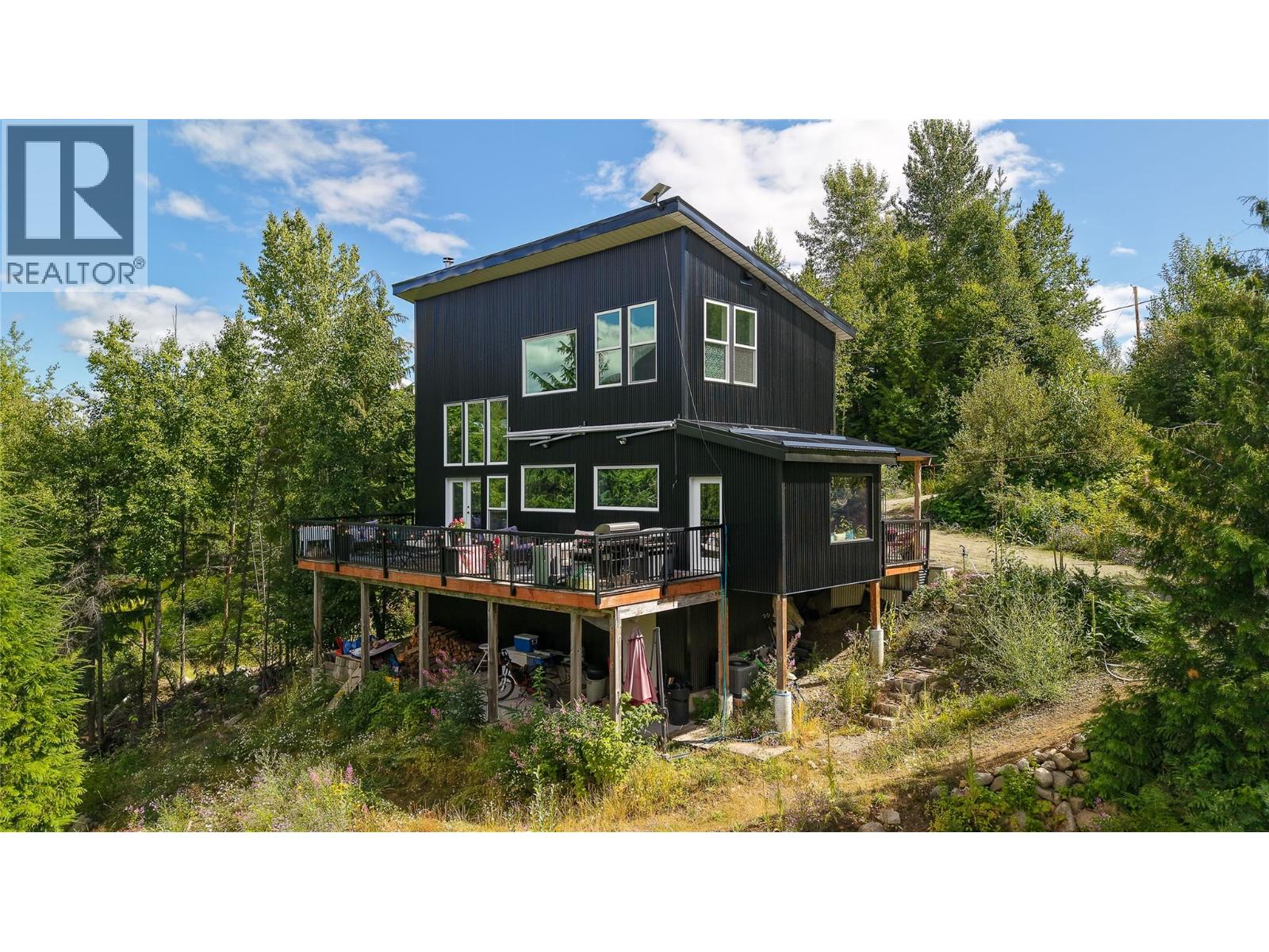 300 Richie Road, Rossland, British Columbia  V0G 1Y0 - Photo 1 - 10358505