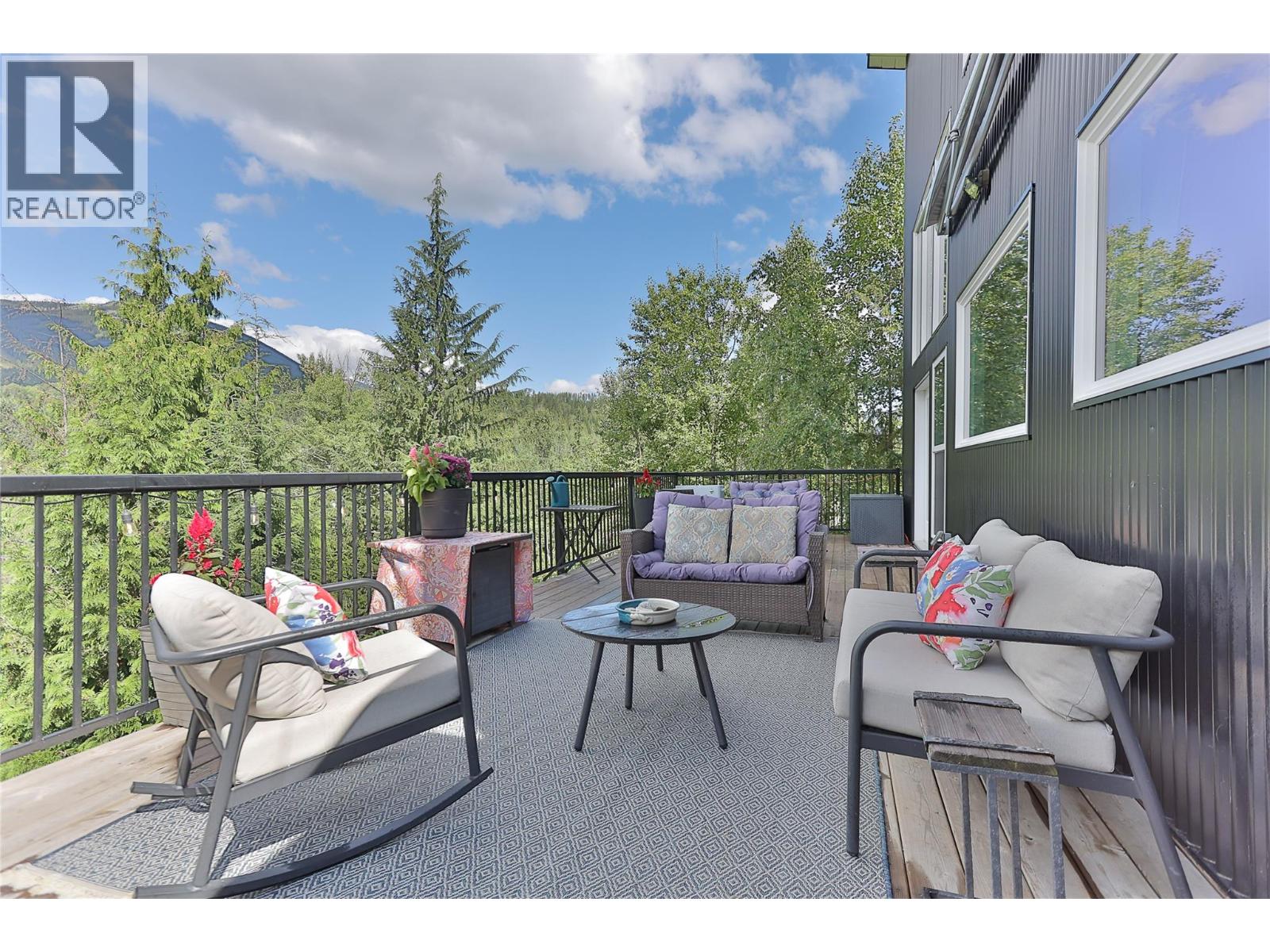 300 Richie Road, Rossland, British Columbia  V0G 1Y0 - Photo 11 - 10358505