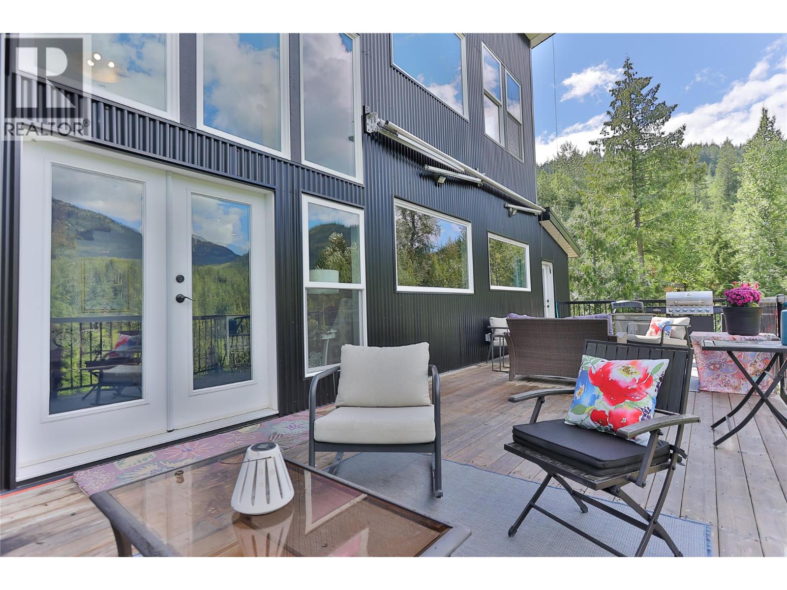 300 Richie Road, Rossland, British Columbia  V0G 1Y0 - Photo 13 - 10358505