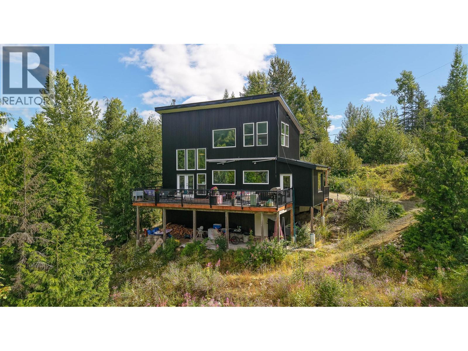 300 Richie Road, Rossland, British Columbia  V0G 1Y0 - Photo 3 - 10358505
