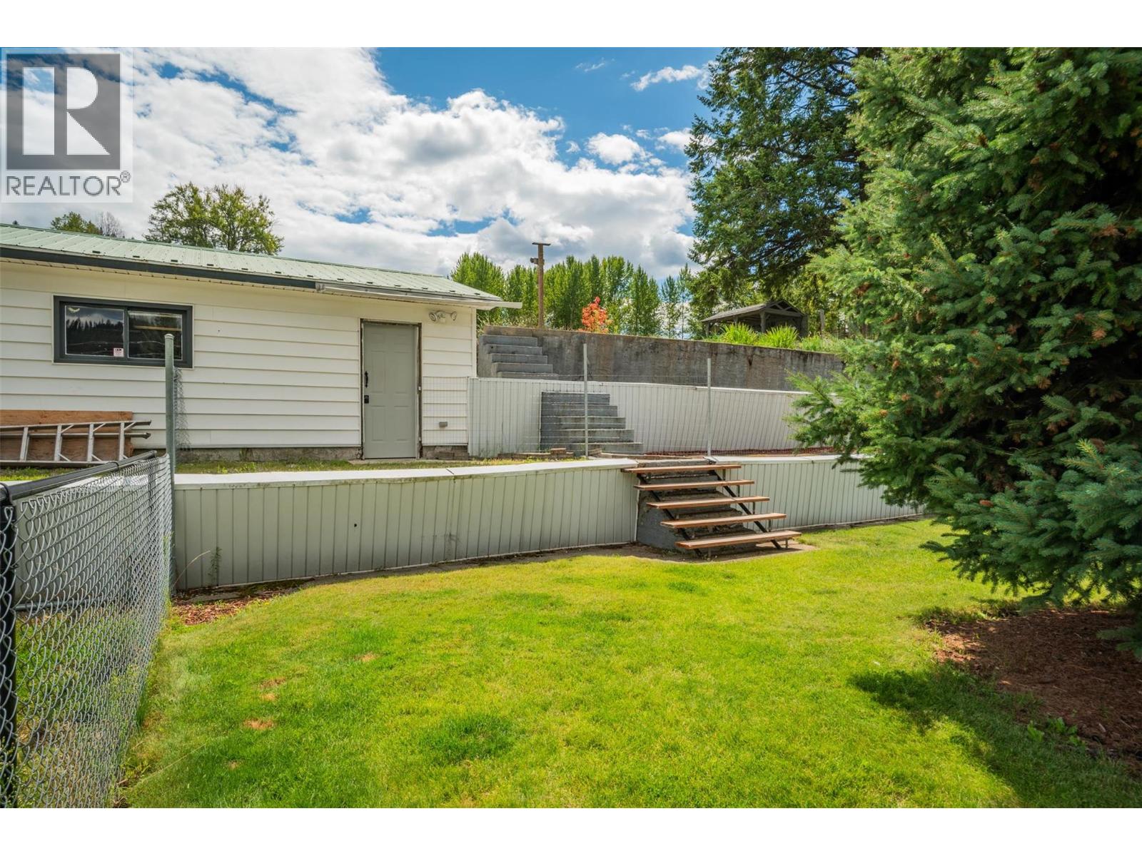 2004 Old Salmo Road, Fruitvale, British Columbia  V0G 1L1 - Photo 58 - 10358878