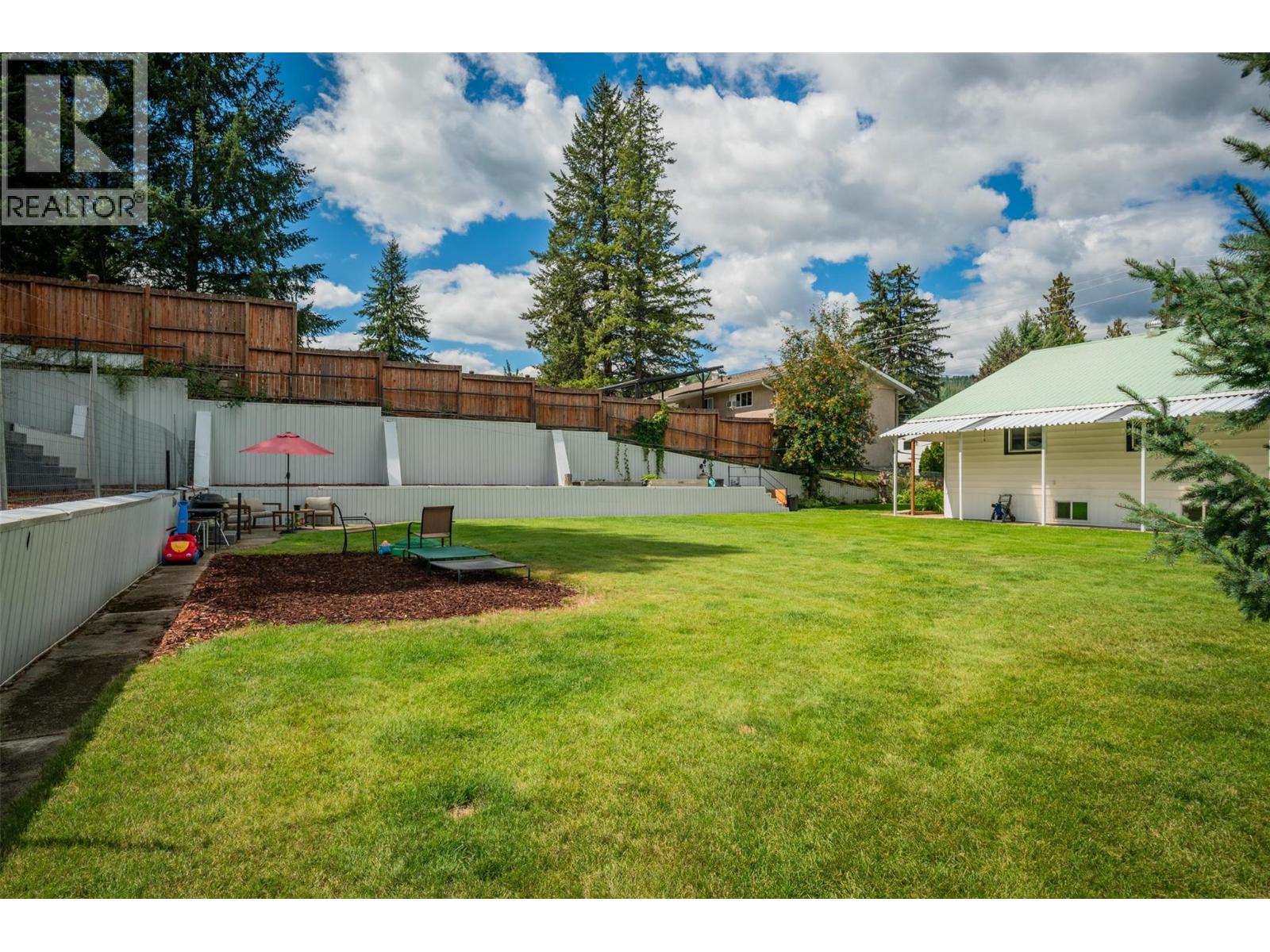 2004 Old Salmo Road, Fruitvale, British Columbia  V0G 1L1 - Photo 59 - 10358878