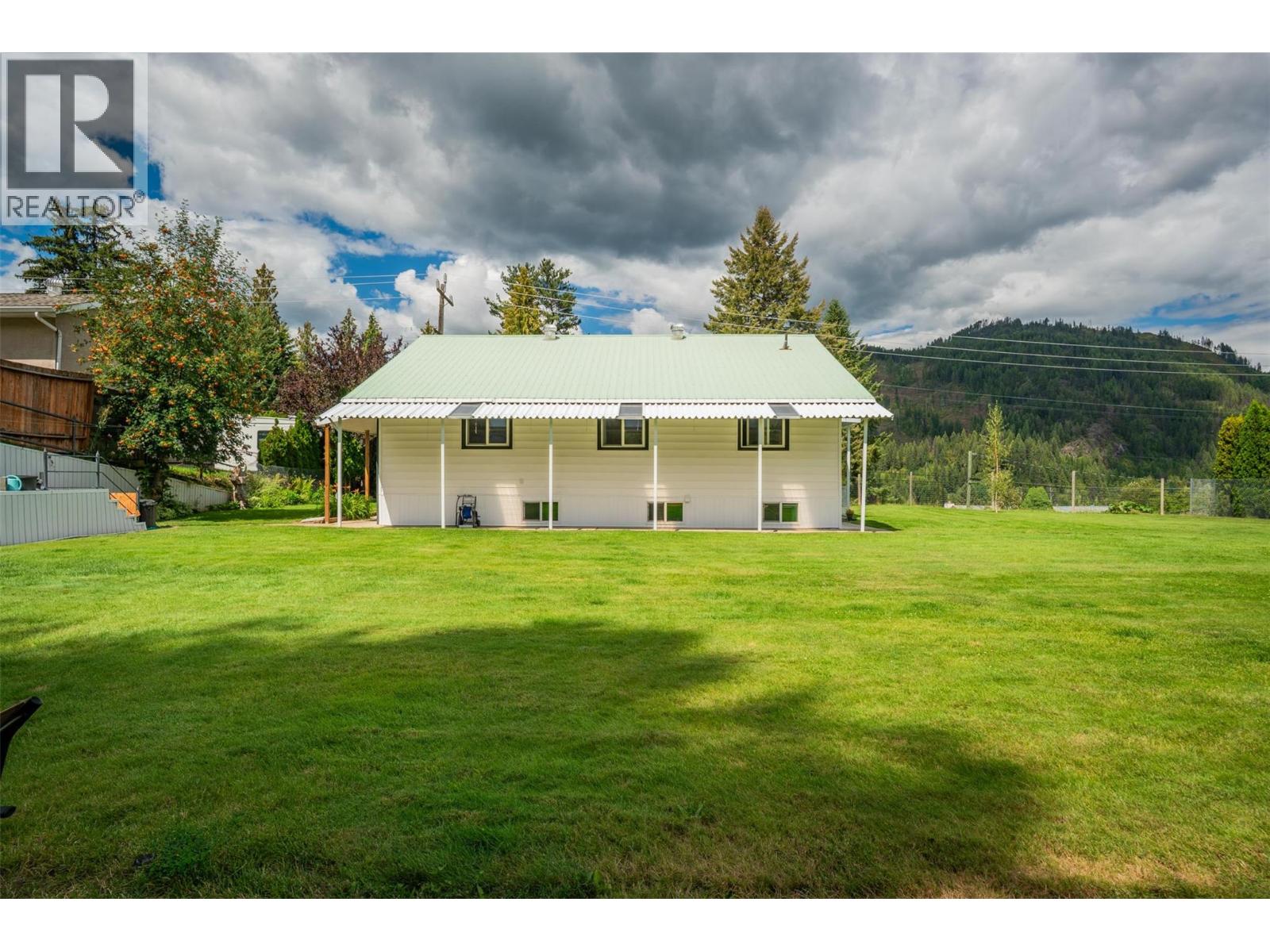 2004 Old Salmo Road, Fruitvale, British Columbia  V0G 1L1 - Photo 60 - 10358878