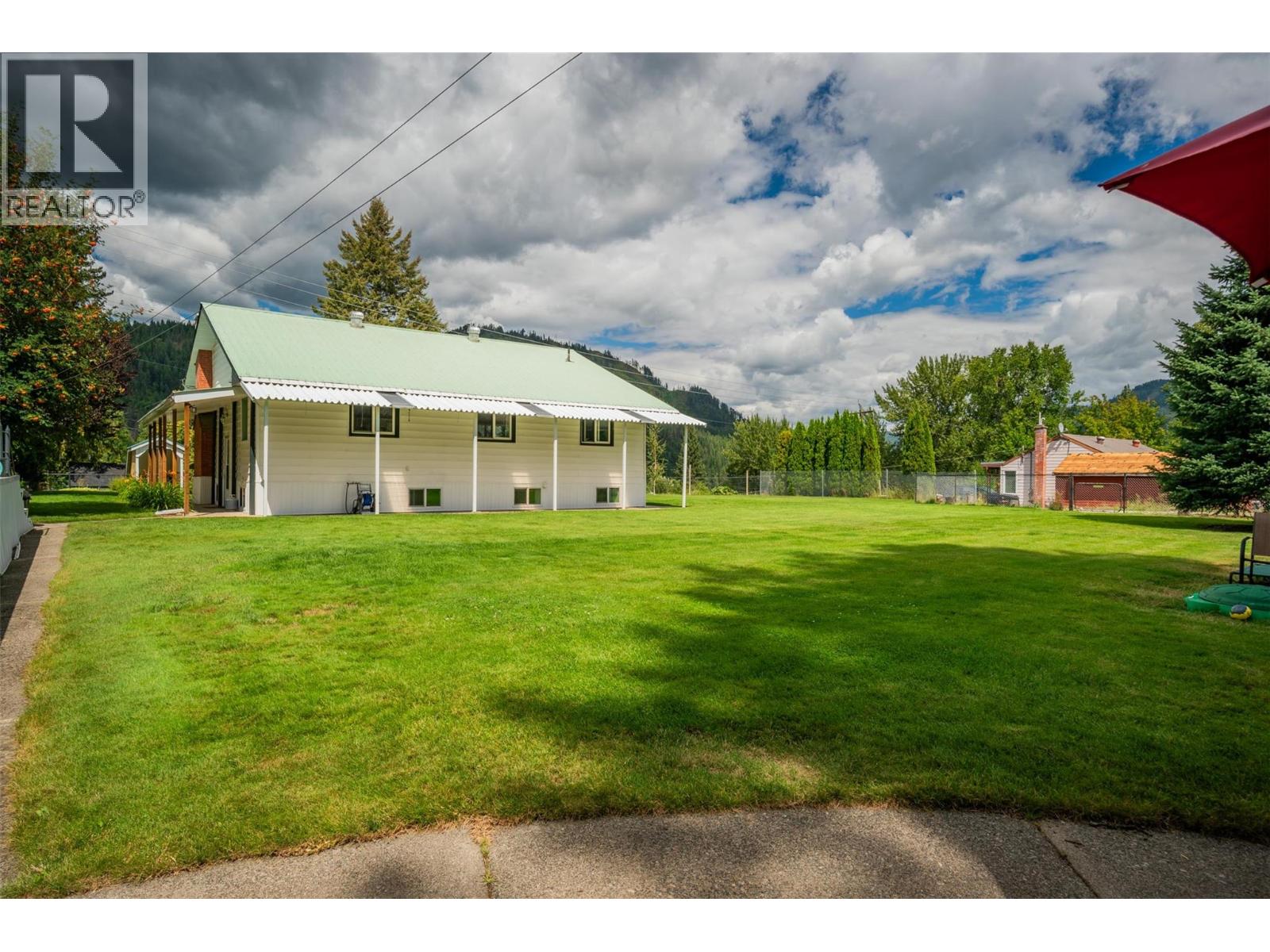 2004 Old Salmo Road, Fruitvale, British Columbia  V0G 1L1 - Photo 62 - 10358878