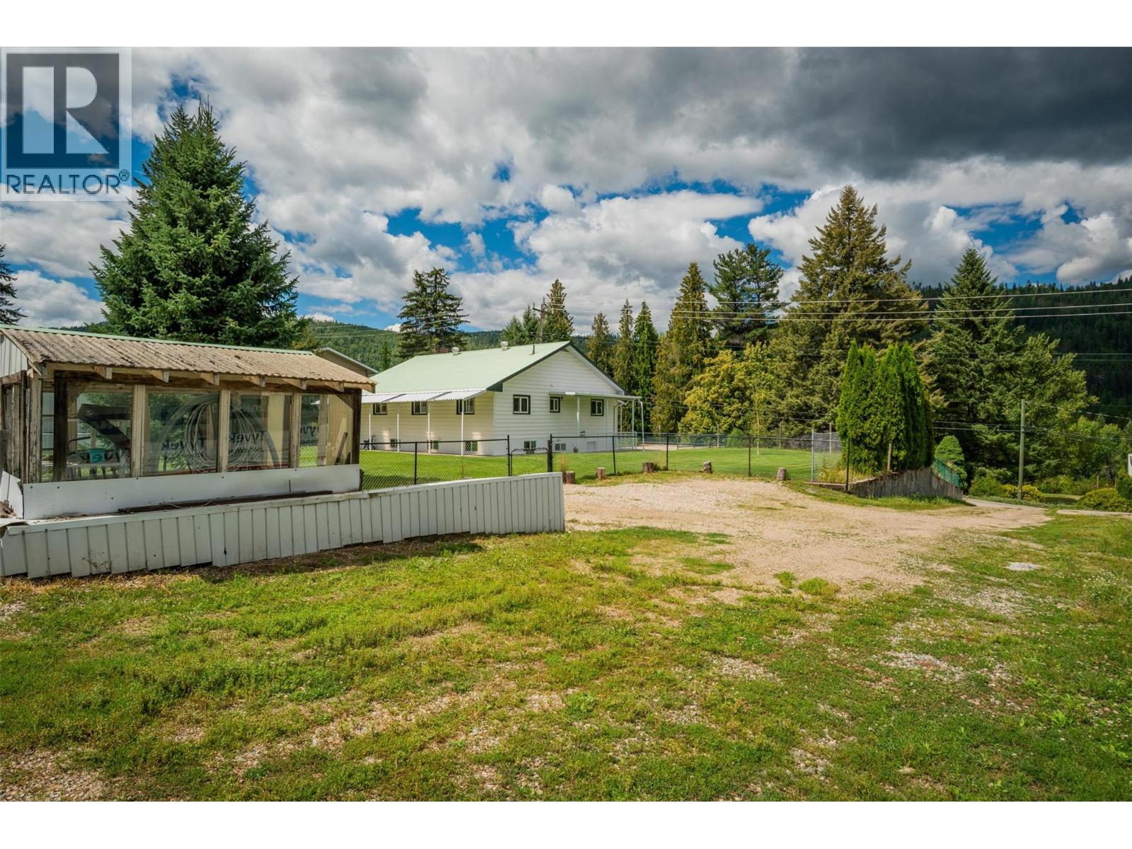 2004 Old Salmo Road, Fruitvale, British Columbia  V0G 1L1 - Photo 67 - 10358878