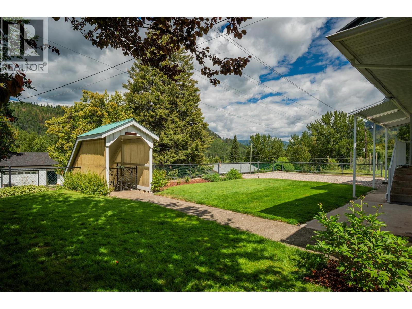 2004 Old Salmo Road, Fruitvale, British Columbia  V0G 1L1 - Photo 78 - 10358878