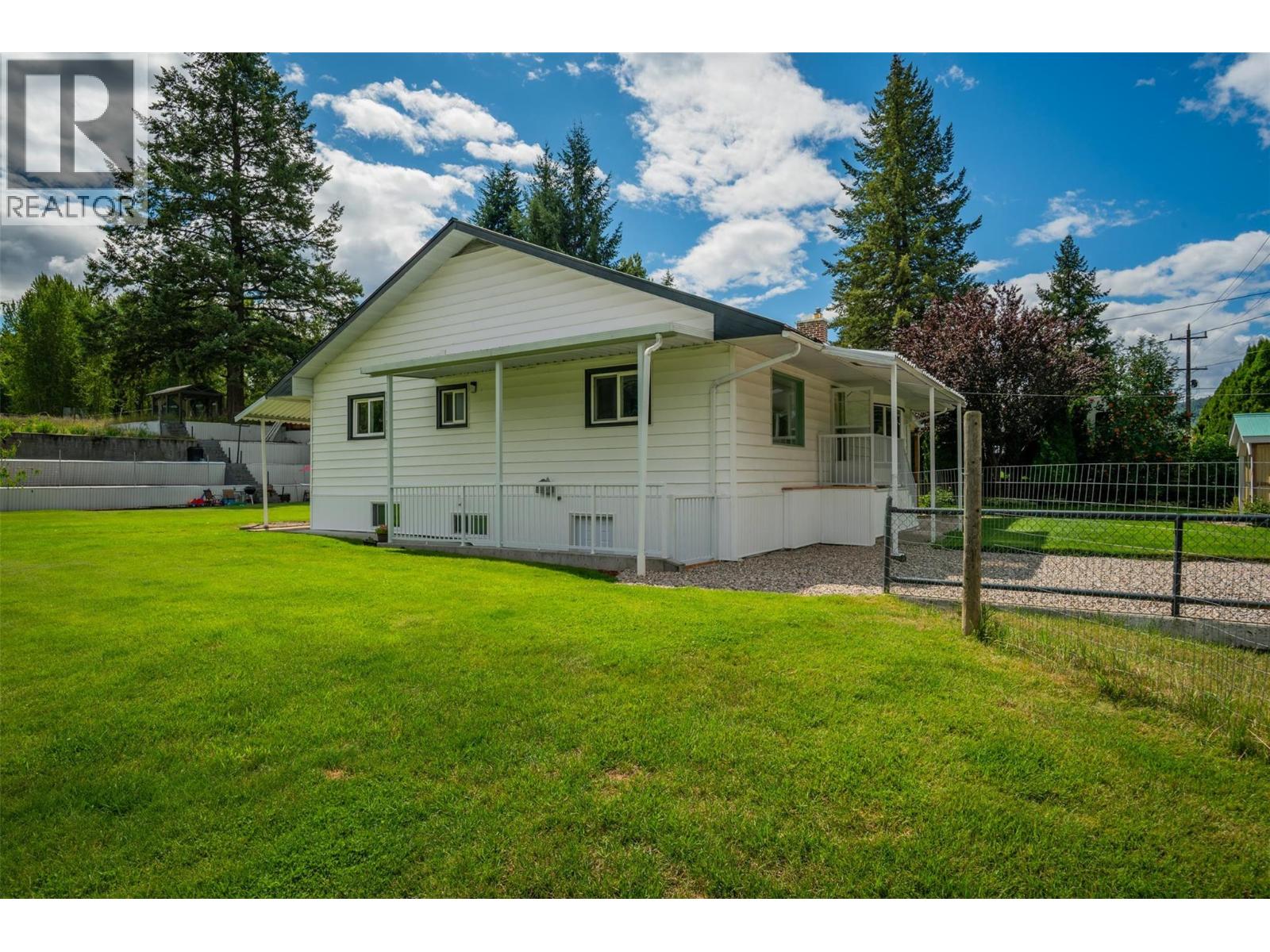 2004 Old Salmo Road, Fruitvale, British Columbia  V0G 1L1 - Photo 81 - 10358878
