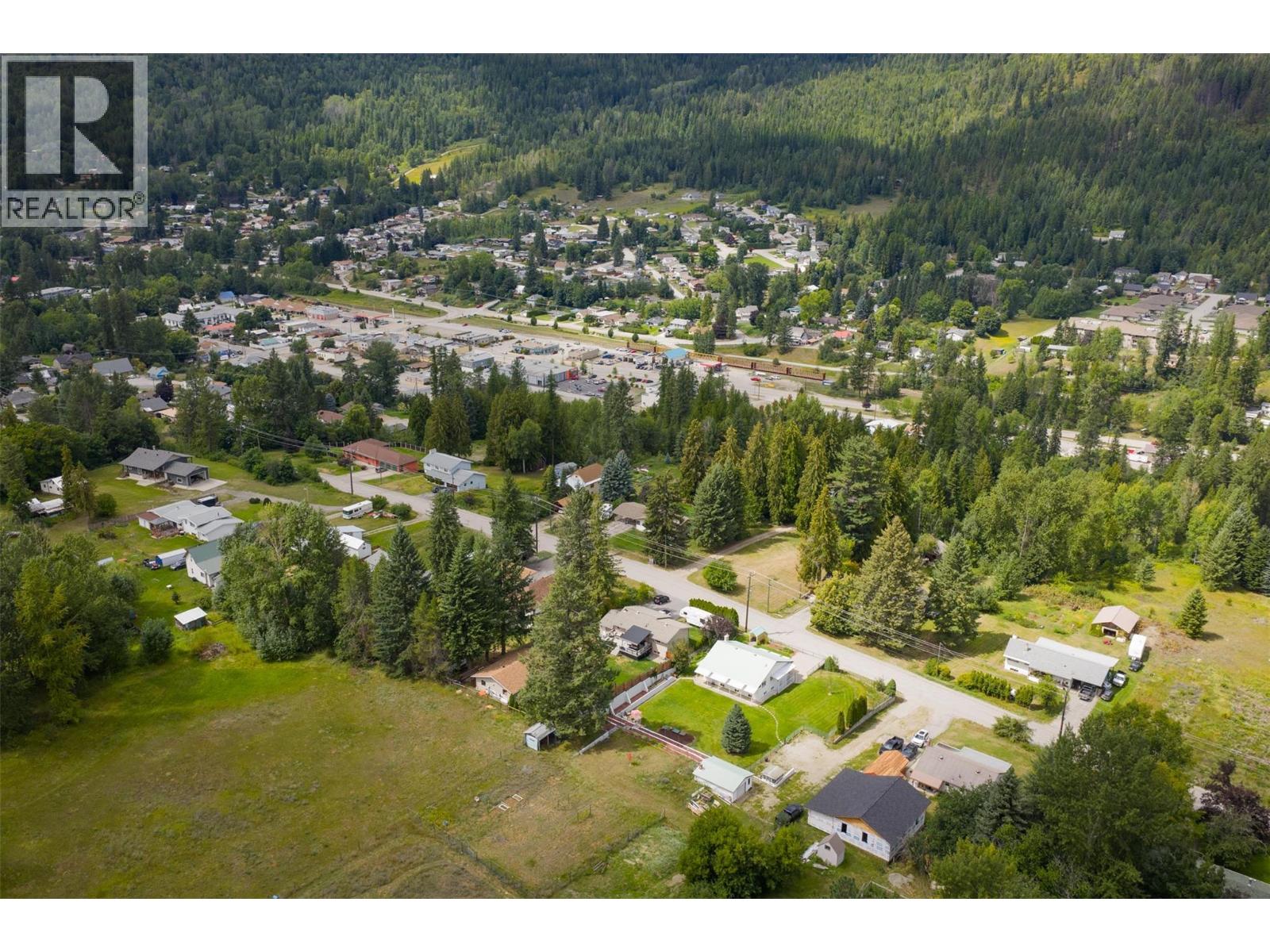 2004 Old Salmo Road, Fruitvale, British Columbia  V0G 1L1 - Photo 91 - 10358878