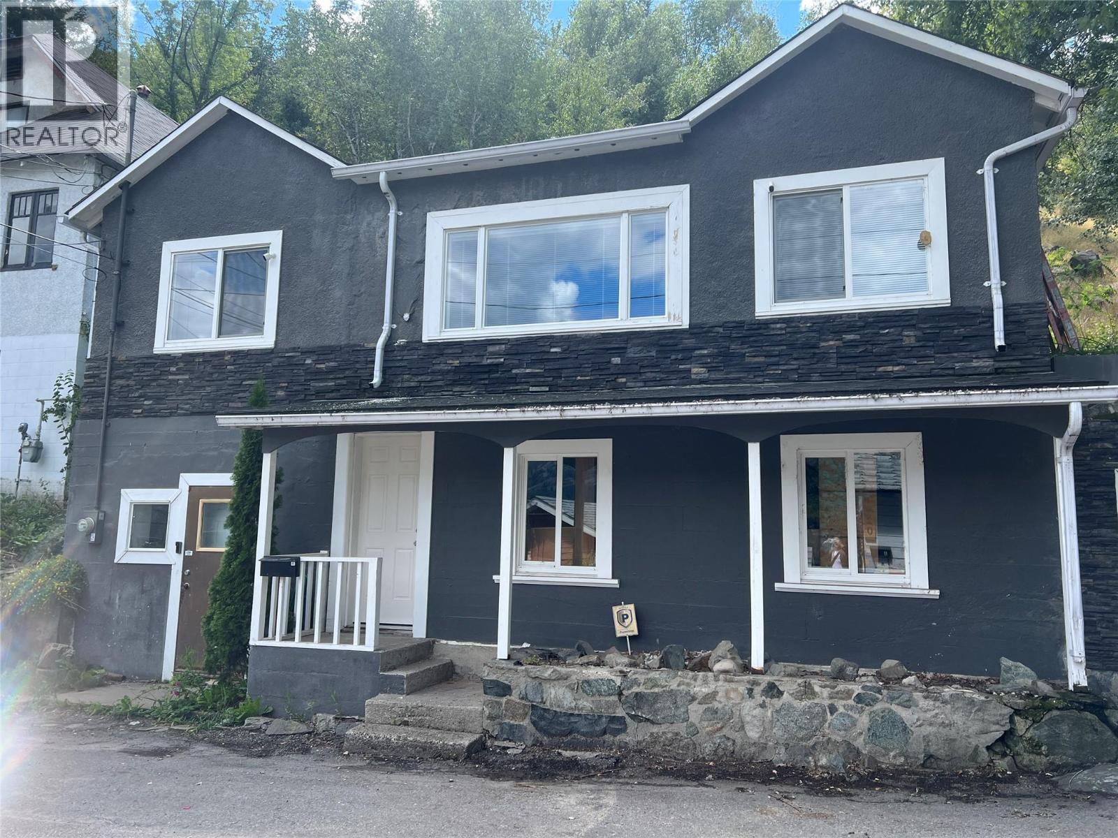 1916 Wilmes Lane Lane, Trail, British Columbia  V1R 4H3 - Photo 2 - 10359111