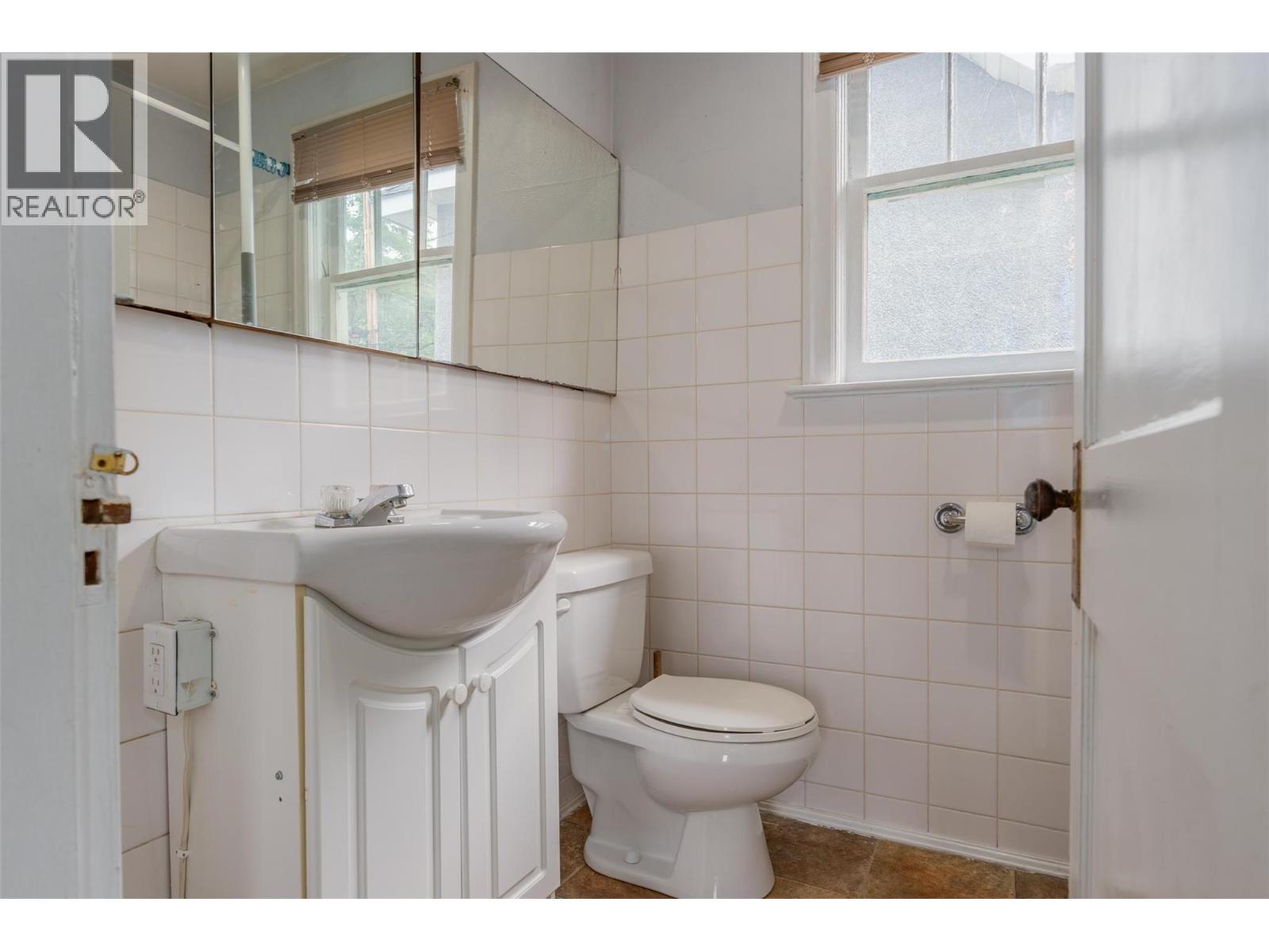 132 Reservoir Road, Trail, British Columbia  V1R 3R9 - Photo 16 - 10359022