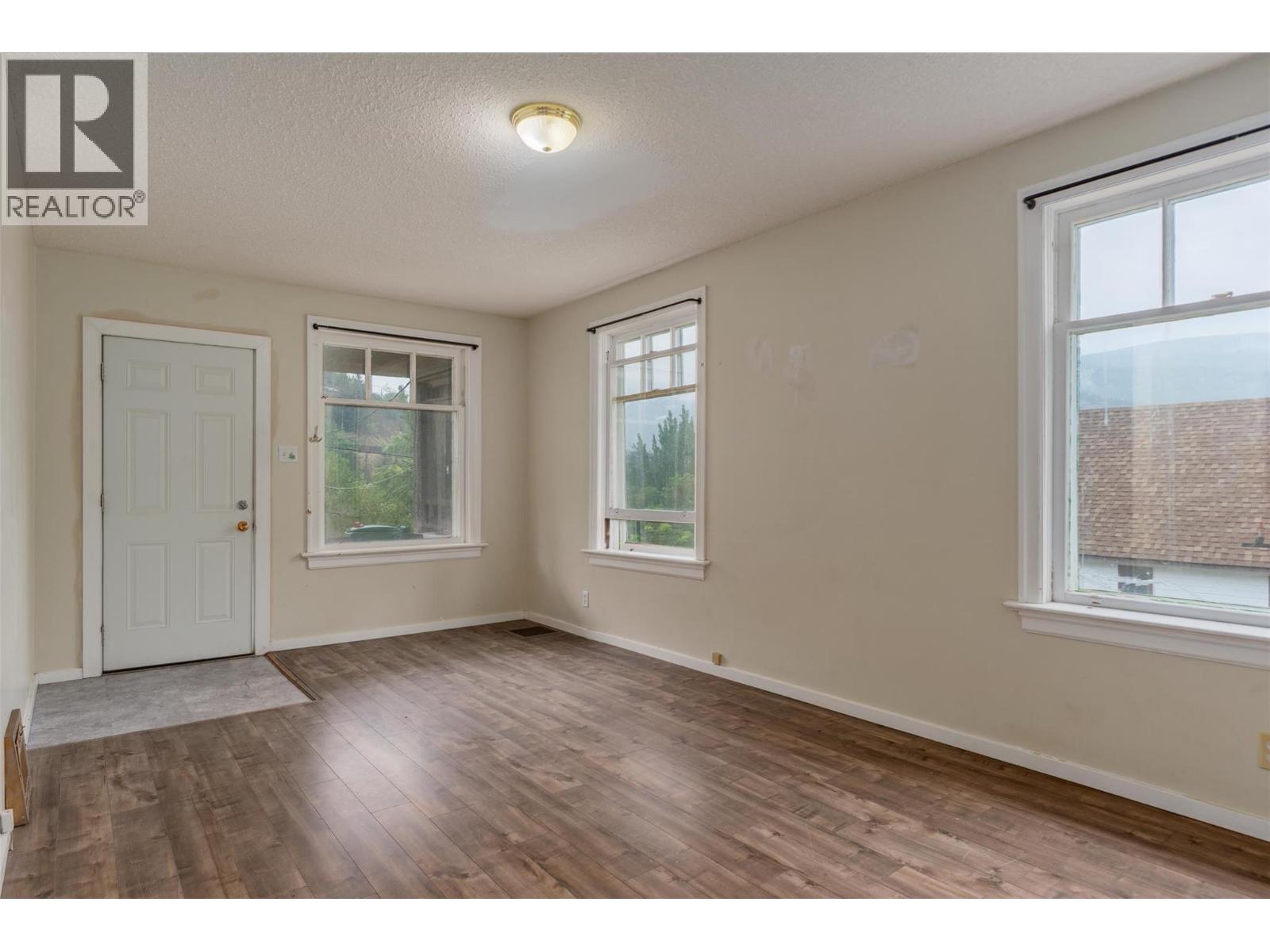 132 Reservoir Road, Trail, British Columbia  V1R 3R9 - Photo 2 - 10359022