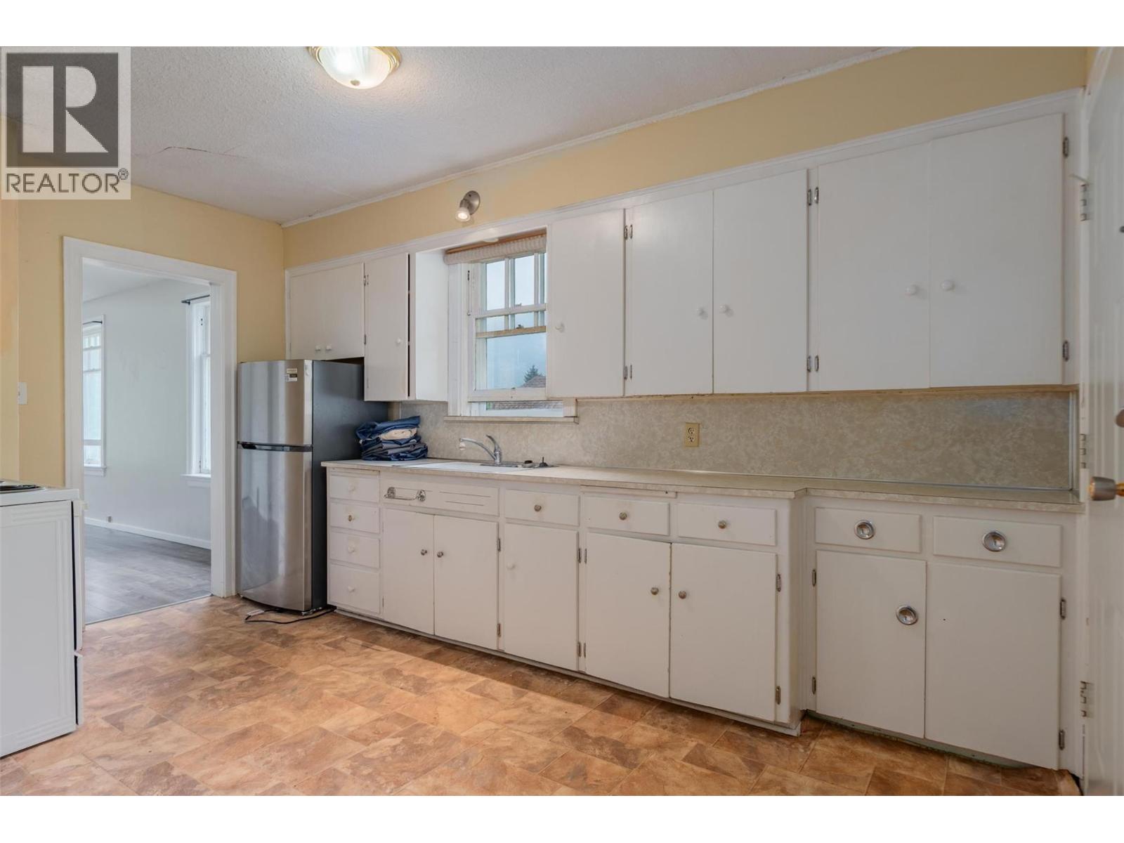 132 Reservoir Road, Trail, British Columbia  V1R 3R9 - Photo 7 - 10359022