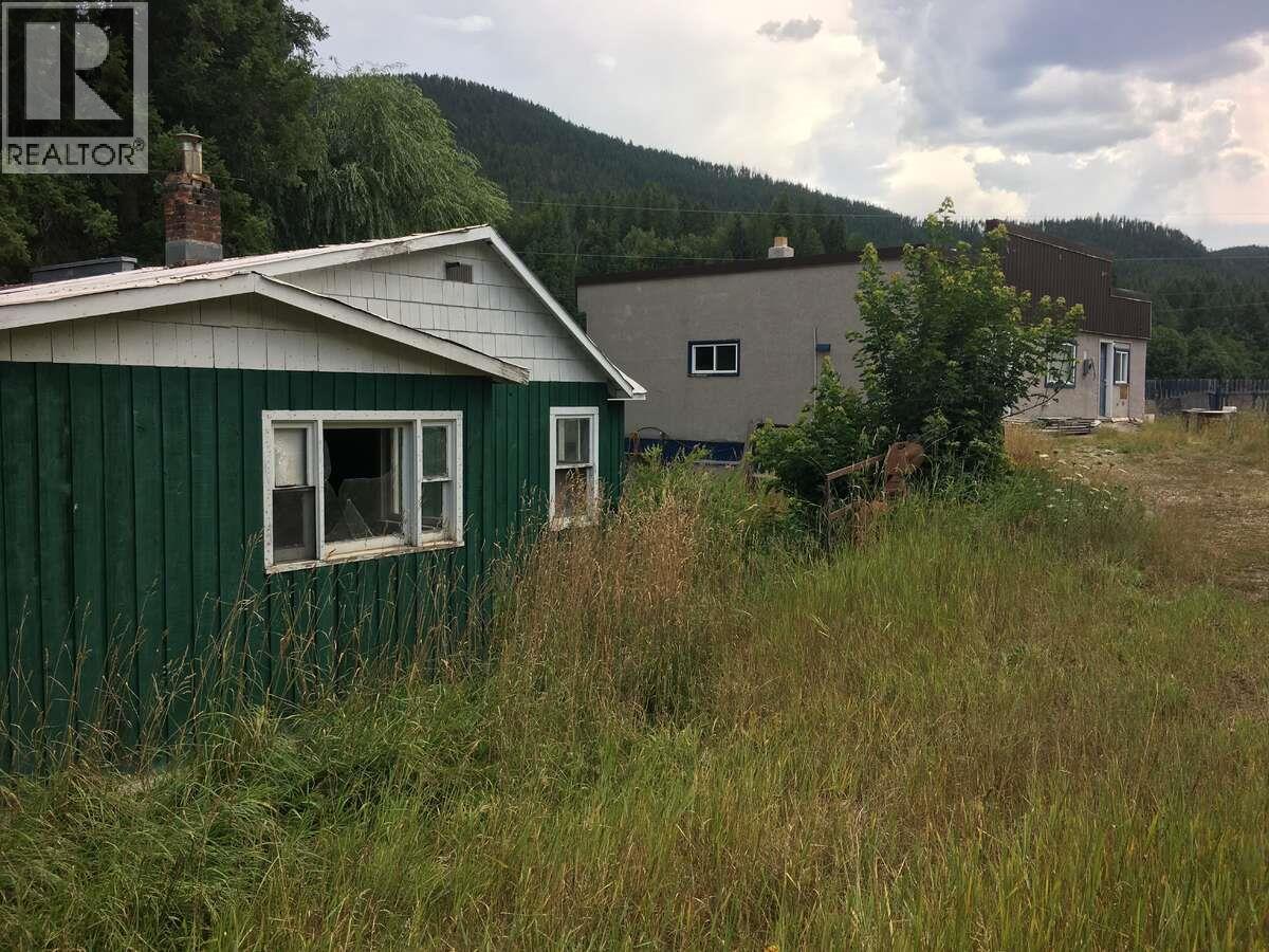 6904 Highway 6, Appledale, British Columbia  V0G 2J0 - Photo 1 - 10359261