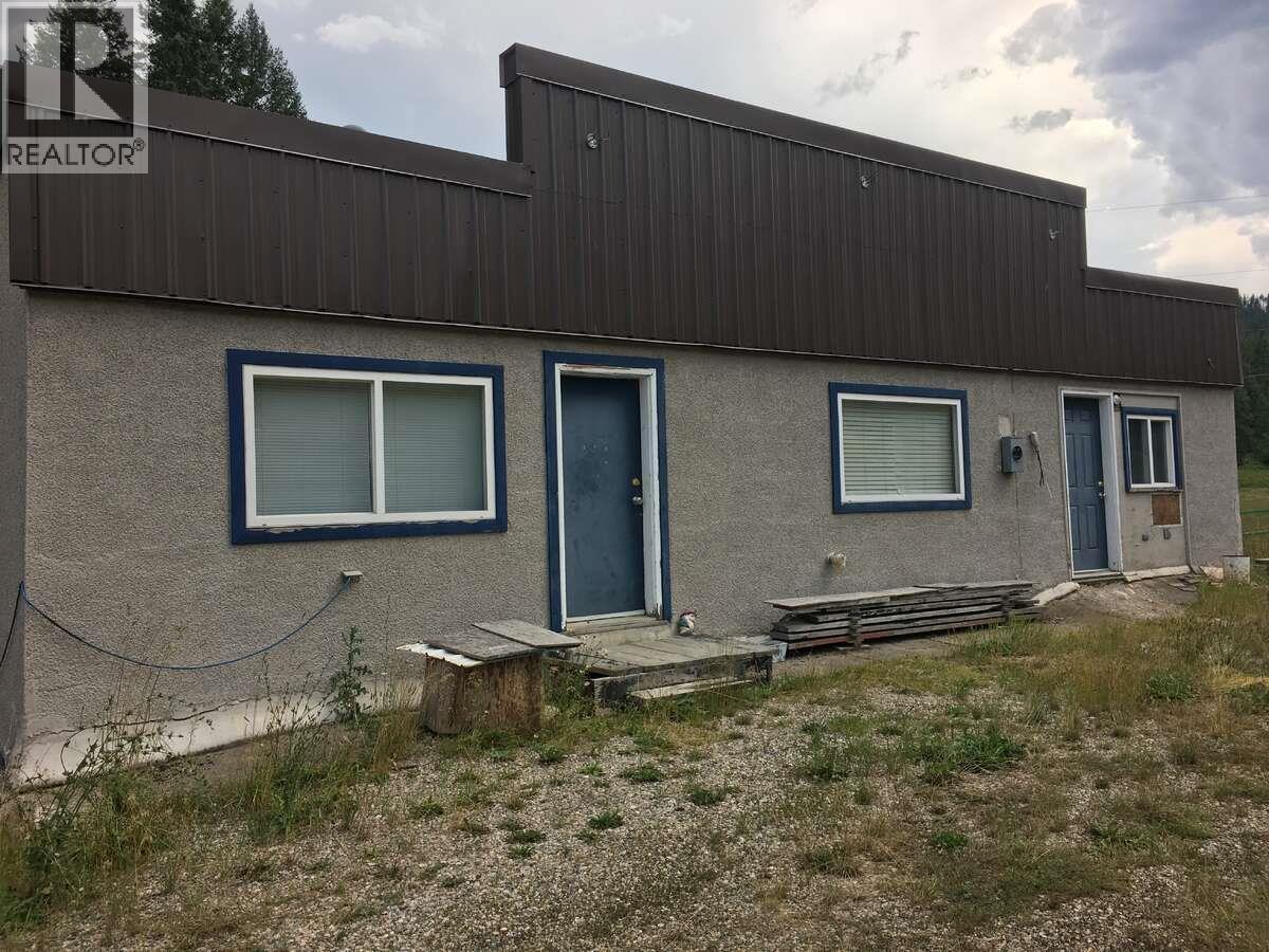 6904 Highway 6, Appledale, British Columbia  V0G 2J0 - Photo 3 - 10359261