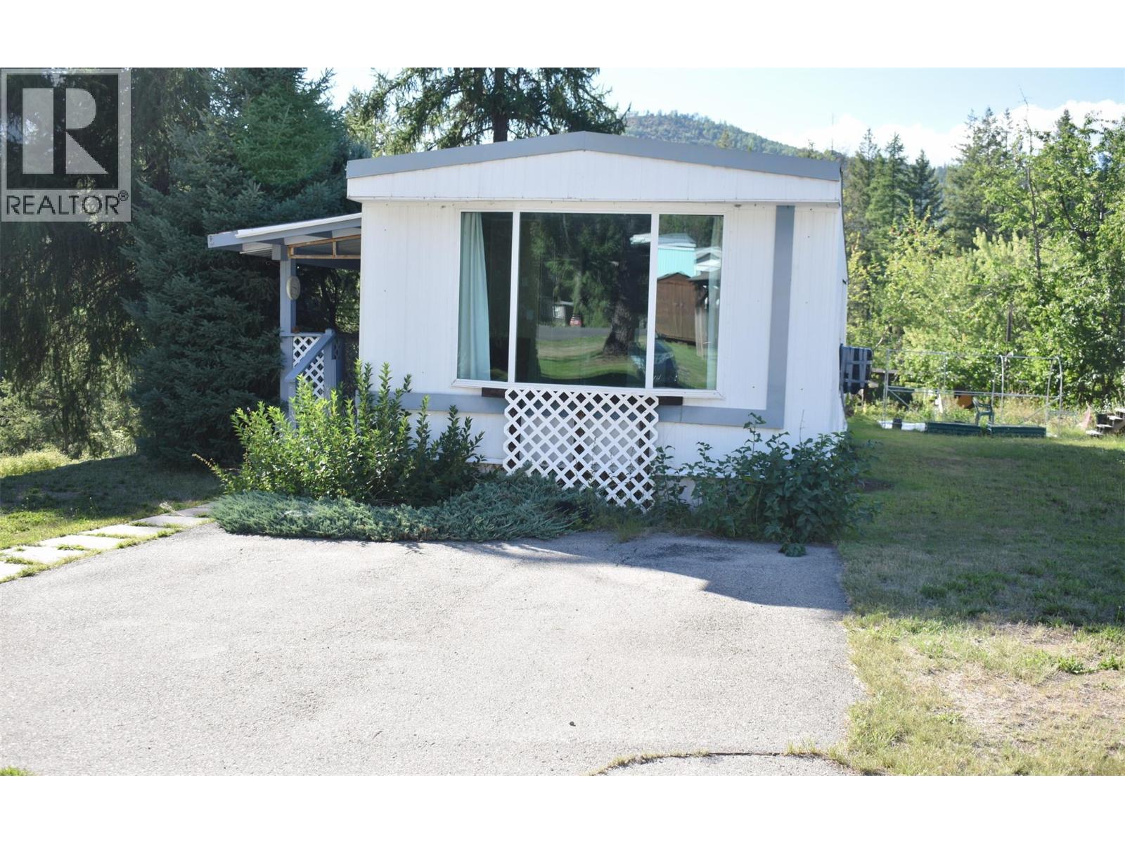 150 Tamarac Avenue Unit# 1, Fruitvale, British Columbia  V0G 1L1 - Photo 3 - 10359277