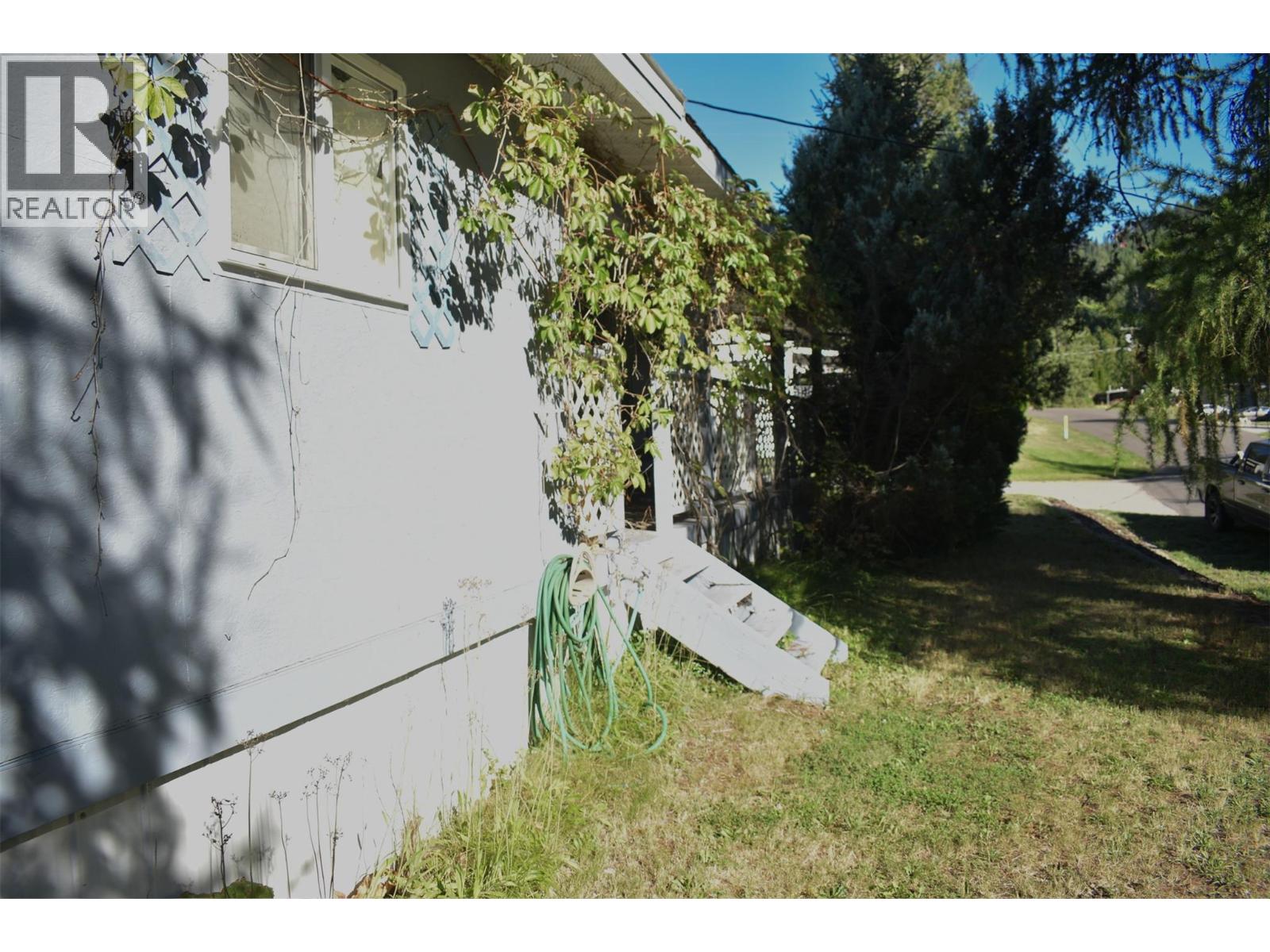 150 Tamarac Avenue Unit# 1, Fruitvale, British Columbia  V0G 1L1 - Photo 8 - 10359277