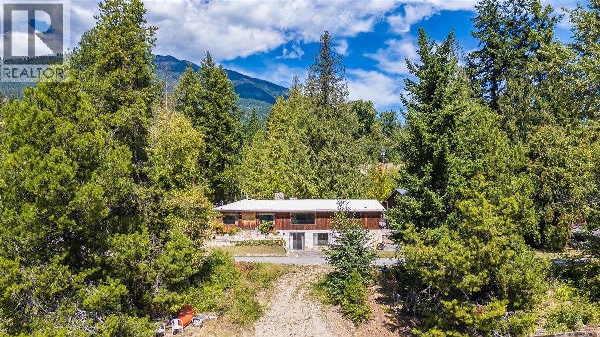 7691 Balfour Wharf Road, Balfour, British Columbia  V0G 1C0 - Photo 1 - 10359320