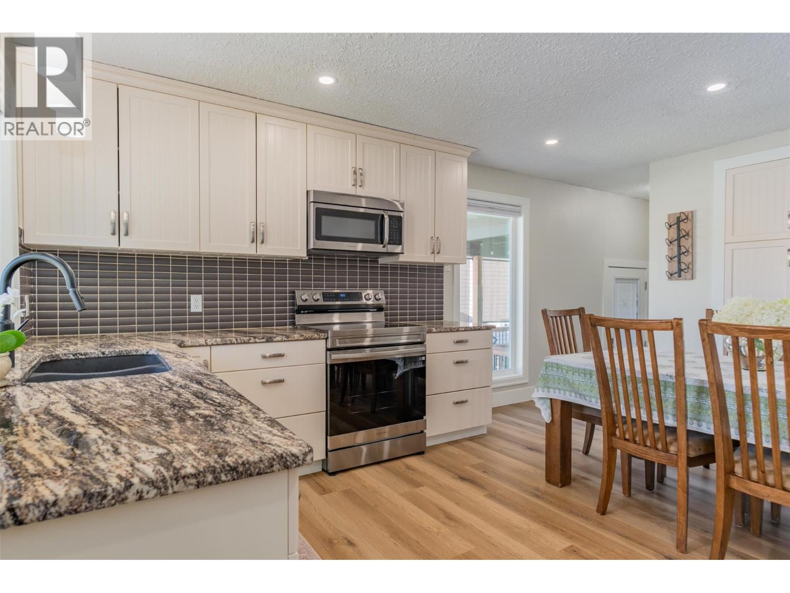 100 Birch Avenue, Fruitvale, British Columbia  V0G 1L0 - Photo 10 - 10359470