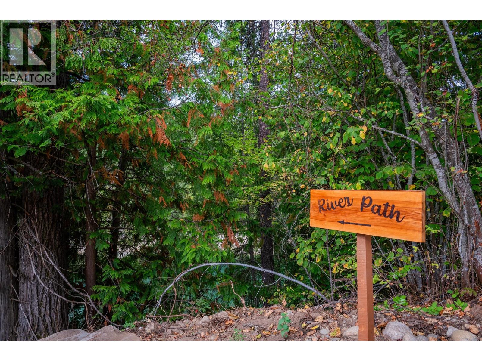 2697 Osachoff Road, South Slocan, British Columbia  V0G 2G0 - Photo 2 - 10359274