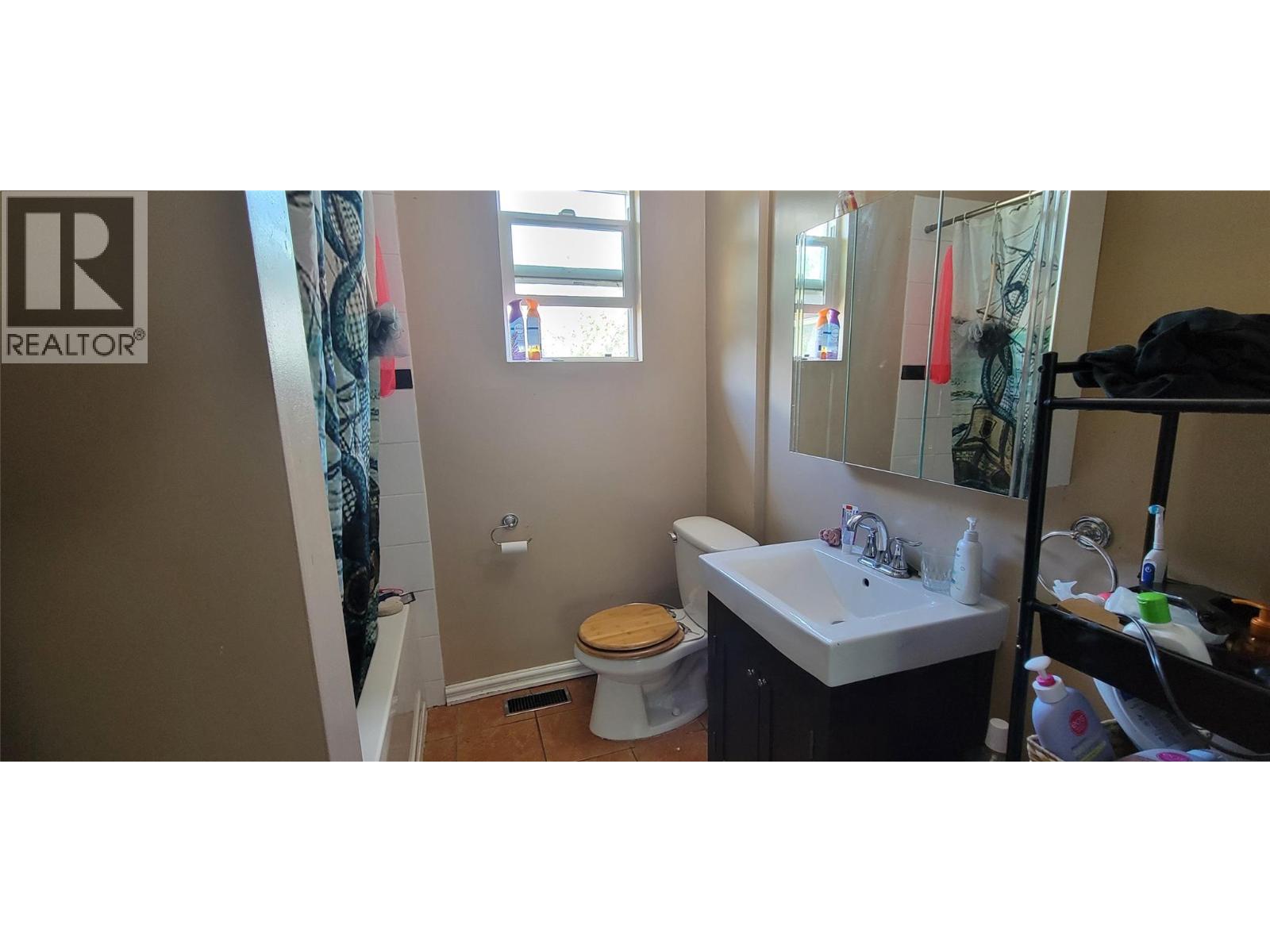 1553 Diamond Street, Trail, British Columbia  V1R 4H5 - Photo 10 - 10359696