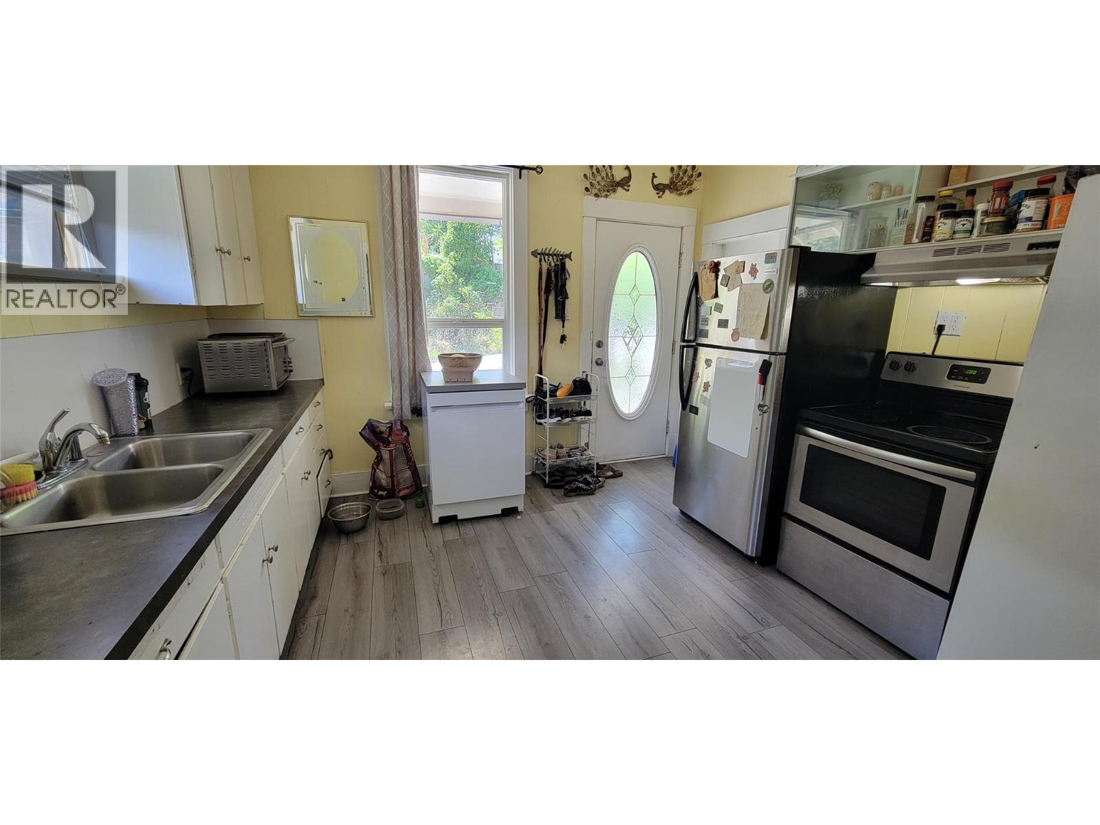 1553 Diamond Street, Trail, British Columbia  V1R 4H5 - Photo 3 - 10359696