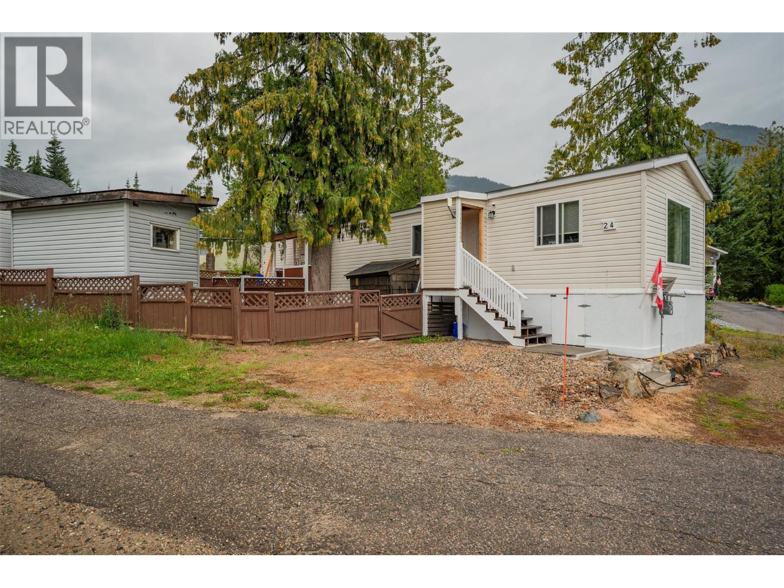 891 Monte Vista Drive Unit# 24, Rossland, British Columbia  V0G 1Y0 - Photo 1 - 10359700