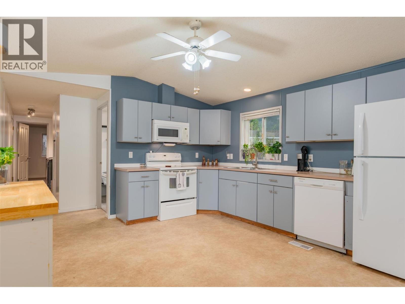 891 Monte Vista Drive Unit# 24, Rossland, British Columbia  V0G 1Y0 - Photo 2 - 10359700
