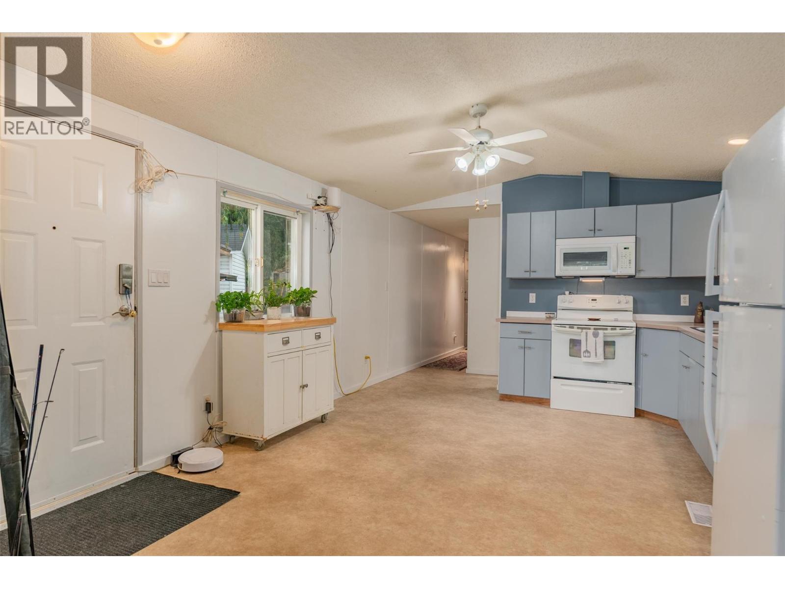 891 Monte Vista Drive Unit# 24, Rossland, British Columbia  V0G 1Y0 - Photo 3 - 10359700