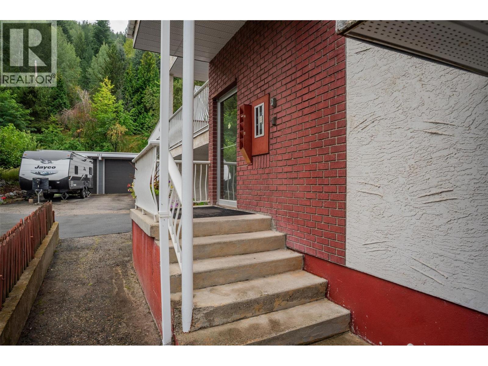 108 Colley Street, Warfield, British Columbia  V1R 2M2 - Photo 2 - 10359680