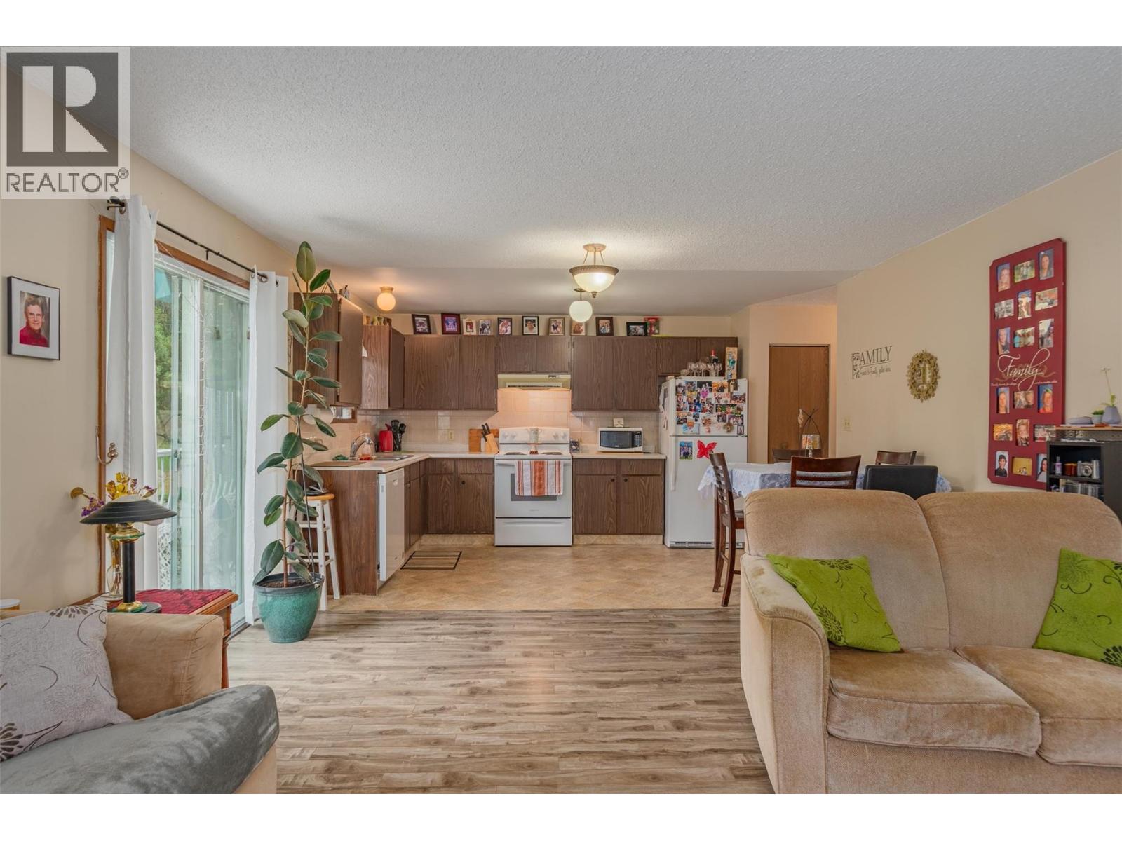 108 Colley Street, Warfield, British Columbia  V1R 2M2 - Photo 4 - 10359680