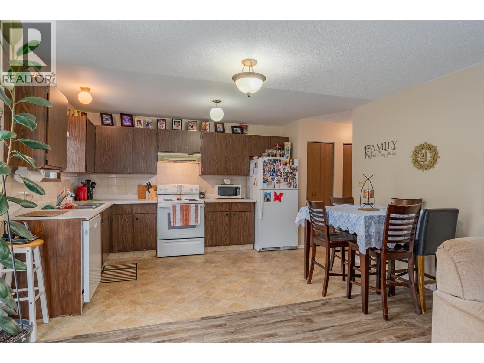 108 Colley Street, Warfield, British Columbia  V1R 2M2 - Photo 5 - 10359680