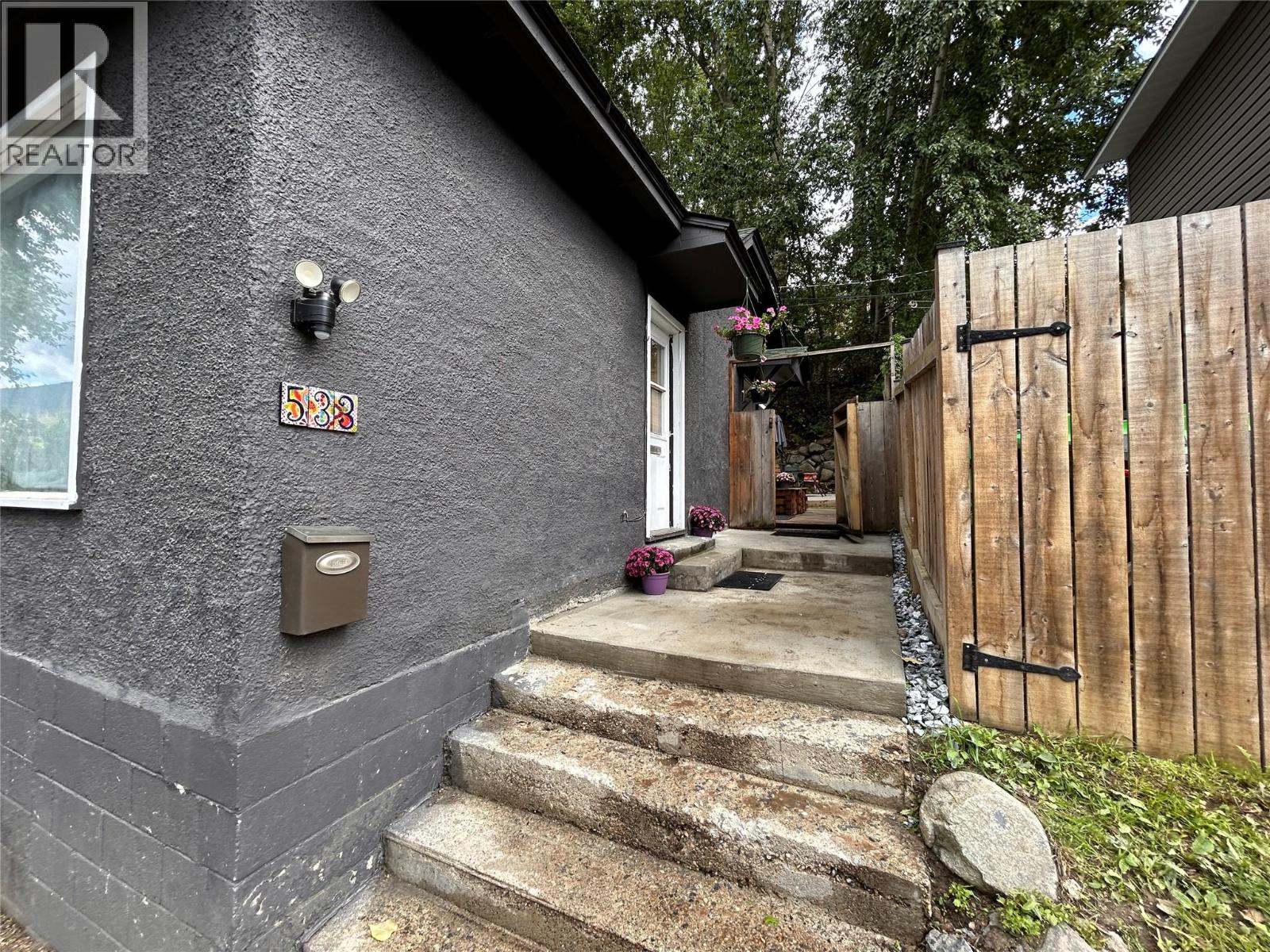 533 Turner Street, Warfield, British Columbia  V1R 2P6 - Photo 2 - 10359694